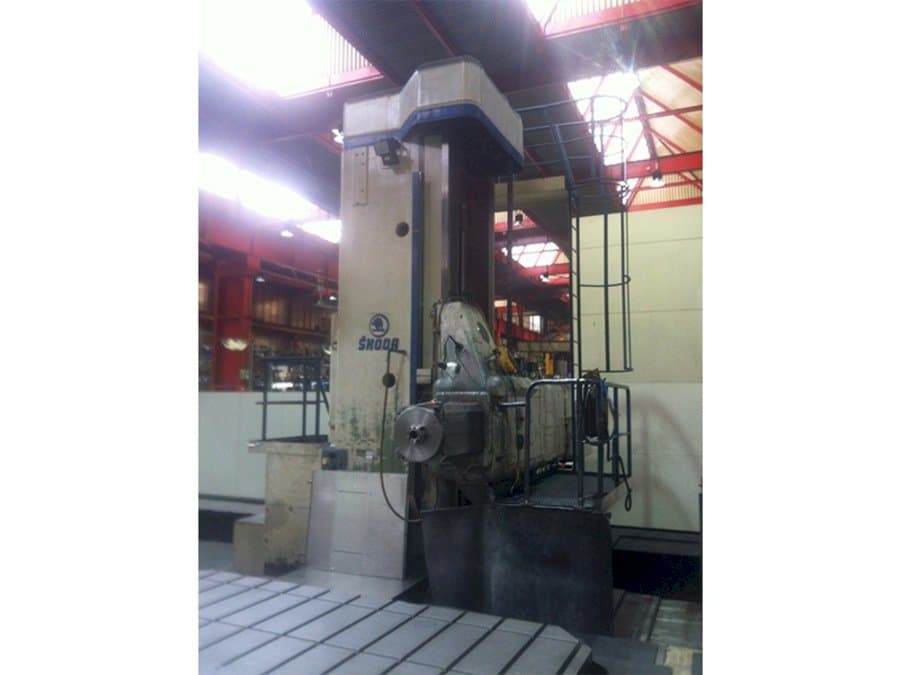 Vista frontale della macchina SKODA WD 160 B