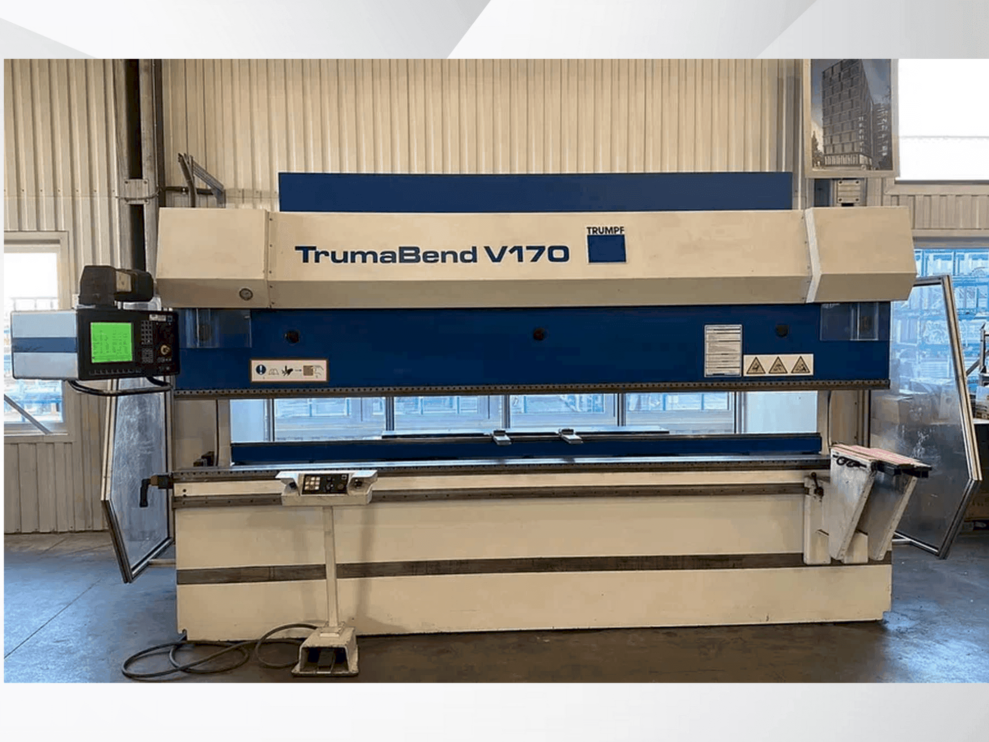 Vista frontale della macchina TRUMPF Trumabend V170