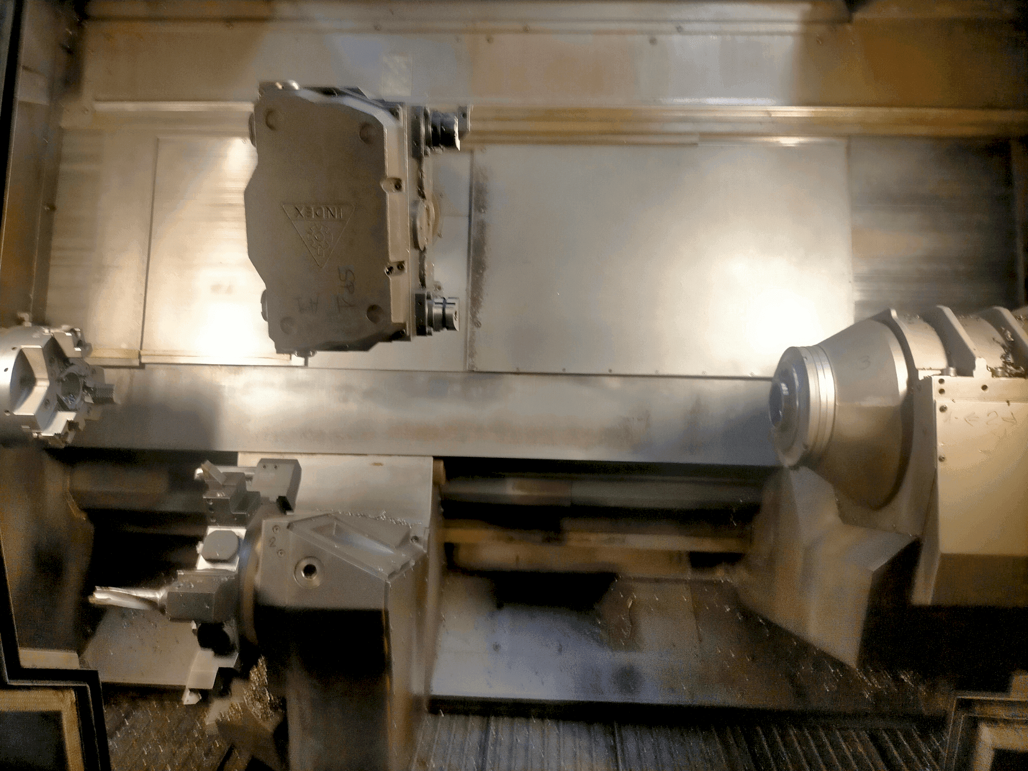 Vista frontale della macchina Index G300 FLEX