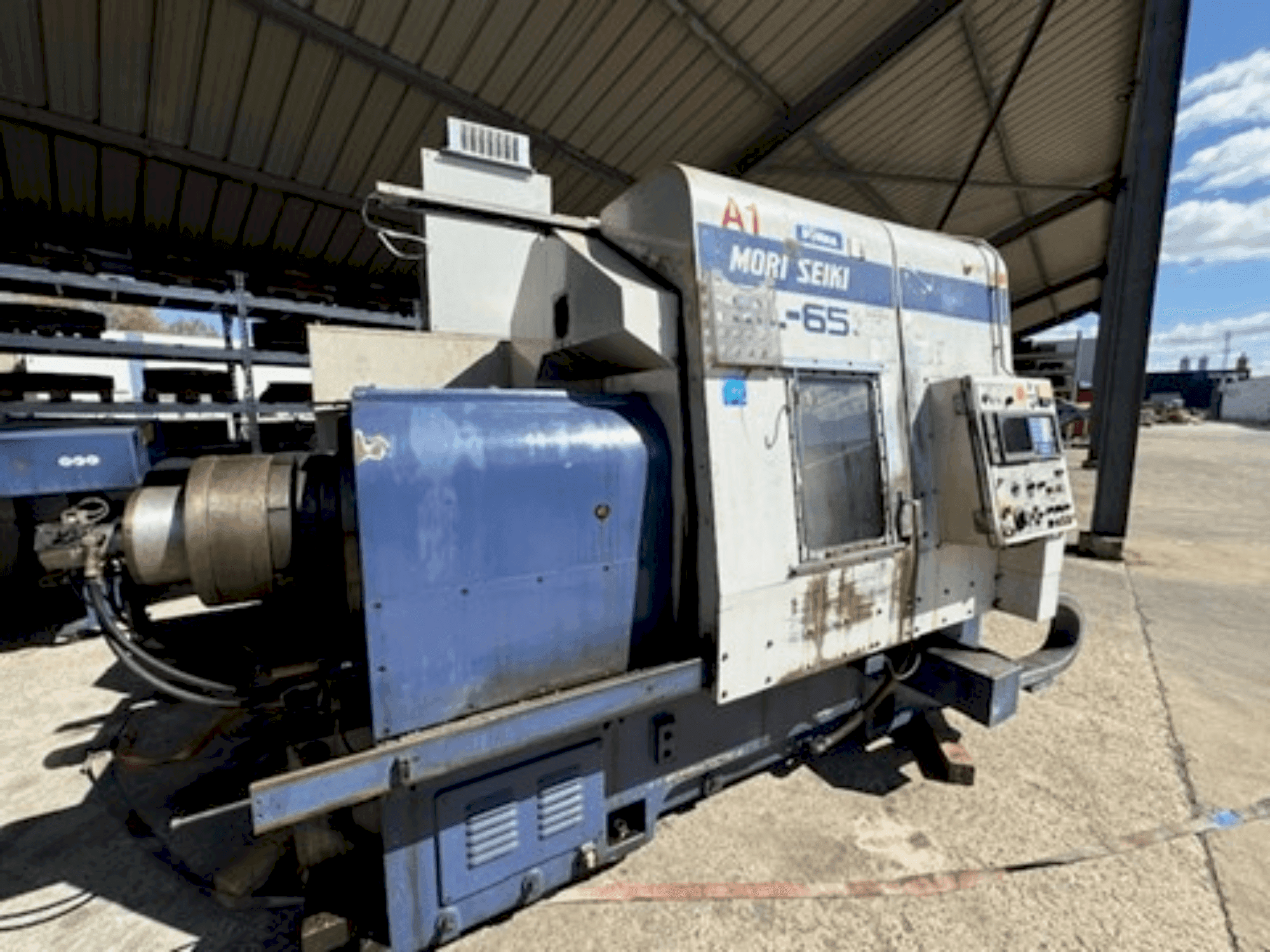 Vista frontale della macchina MORI SEIKI SL-65C