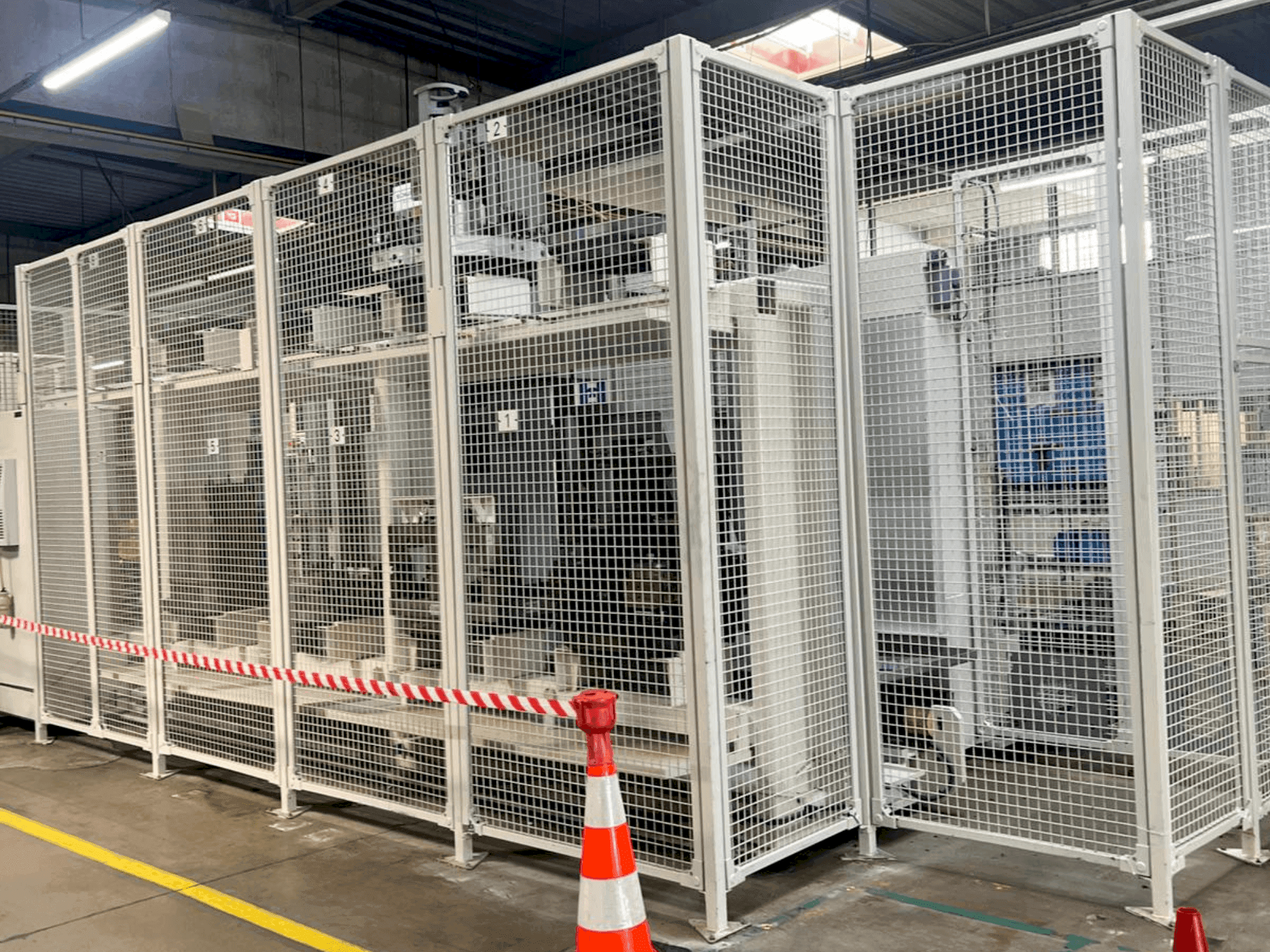 Vista frontale della macchina HELLER MCH 250