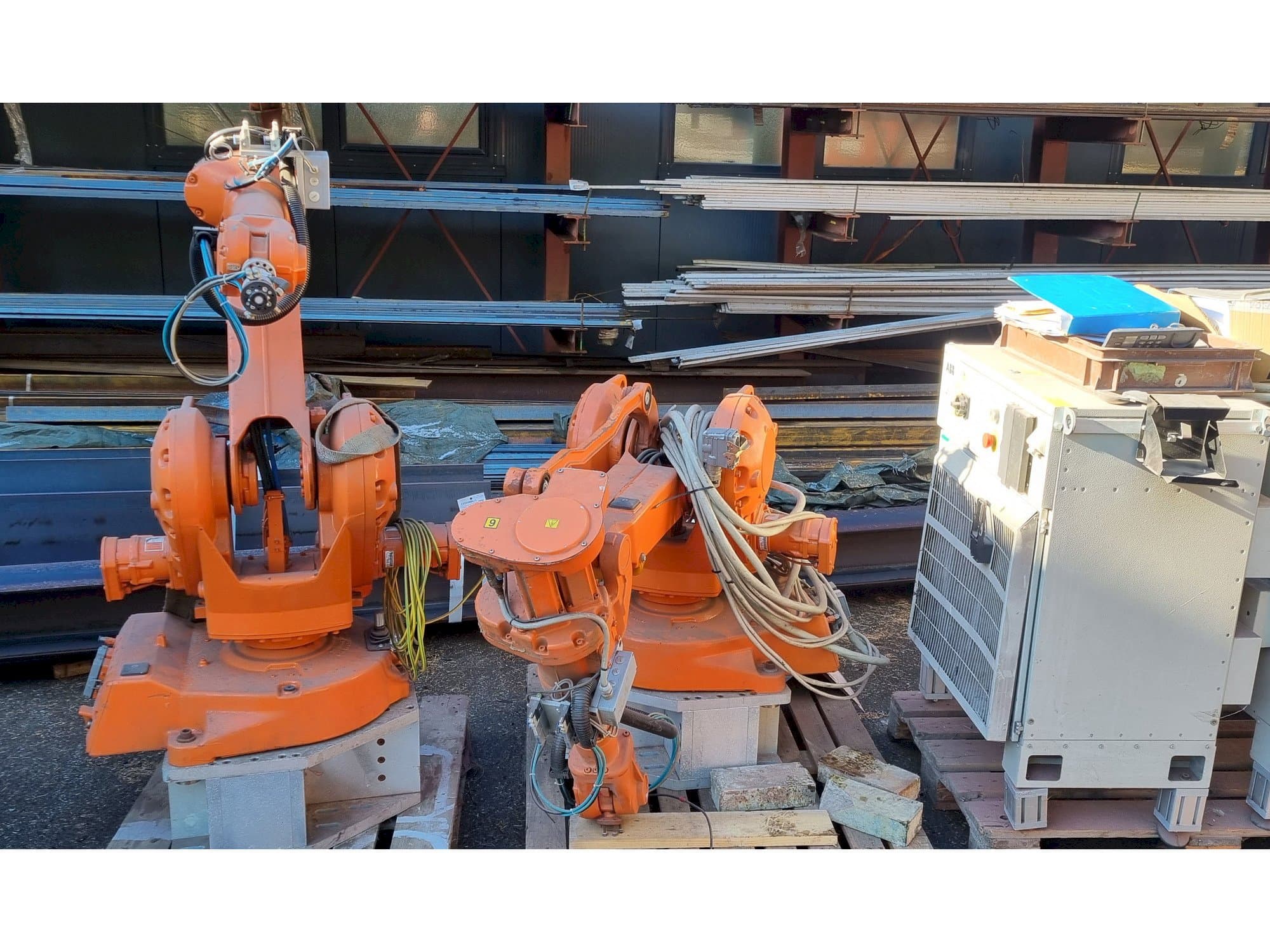 Vista frontale della macchina ABB IRB2400 M2000