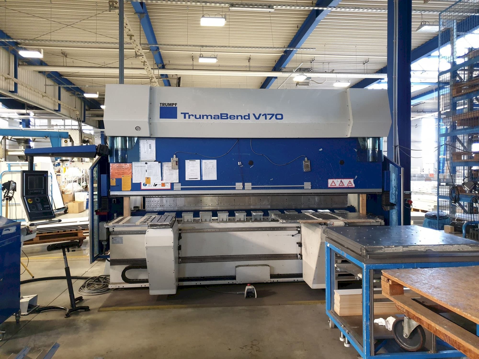 Vista frontale della macchina Trumpf TrumaBend V170
