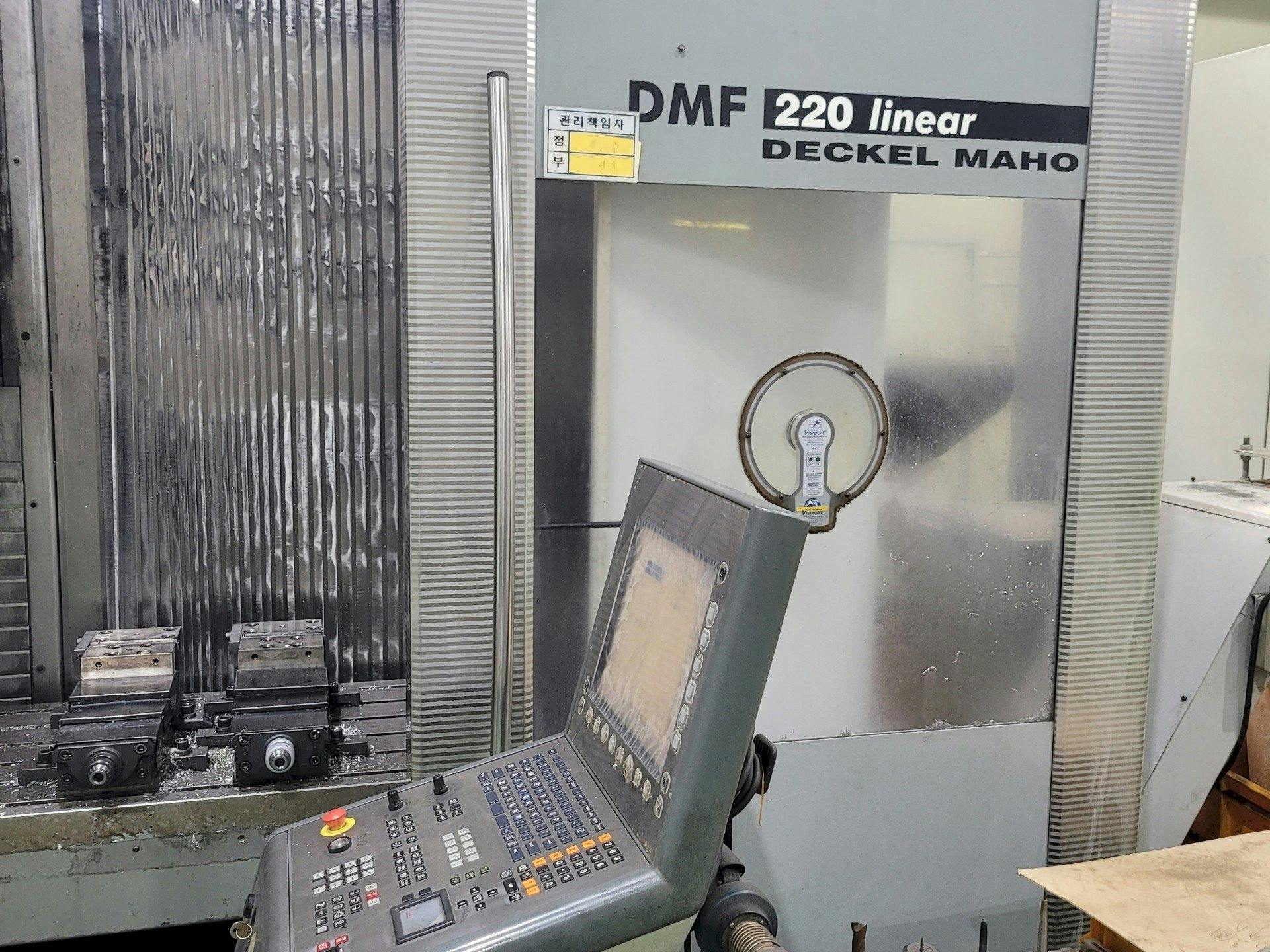 Vista frontale della macchina DECKEL MAHO DMF 220 Linear