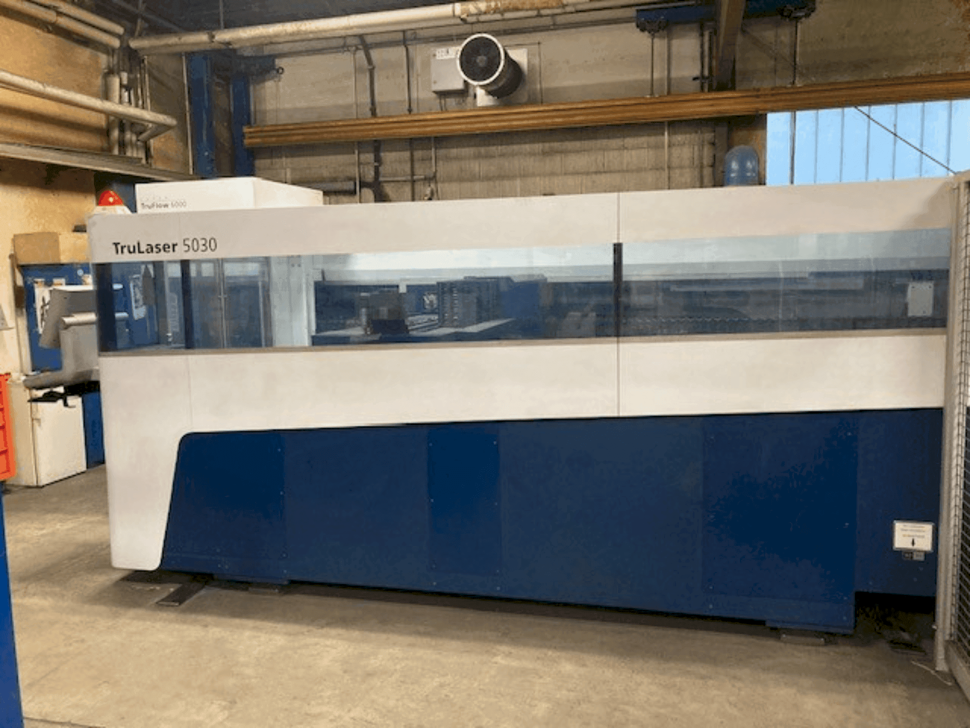 Vista frontale della macchina TRUMPF TruLaser 5030 (L52)