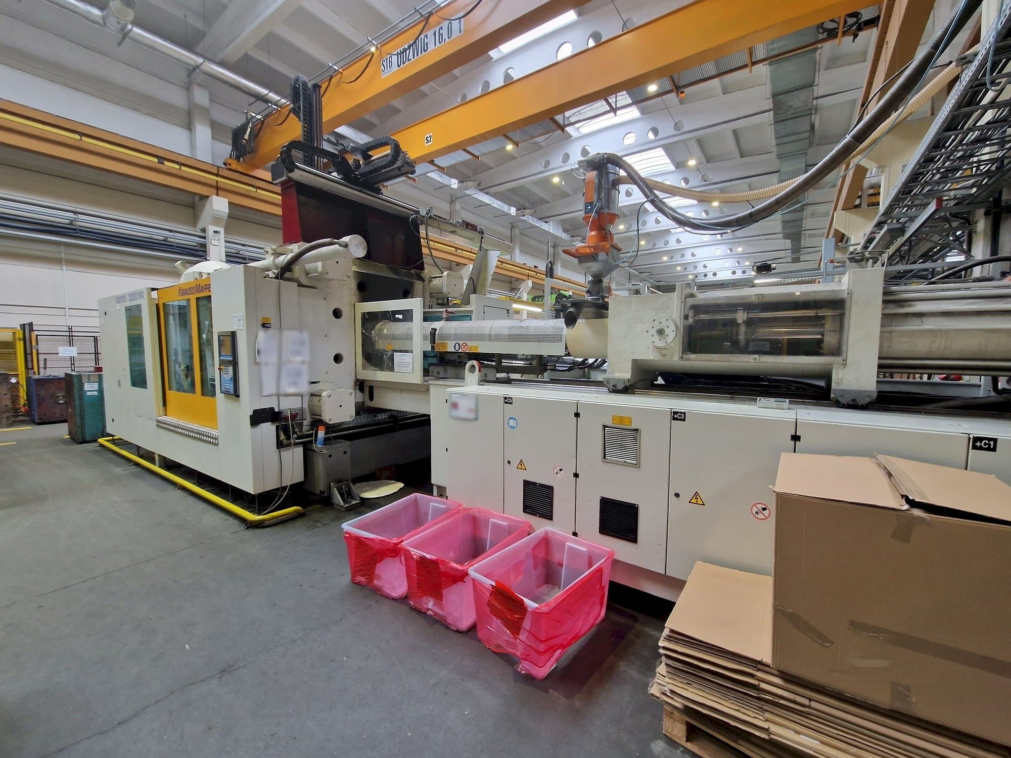 Vista frontale della macchina Krauss Maffei 1100-12000 MX