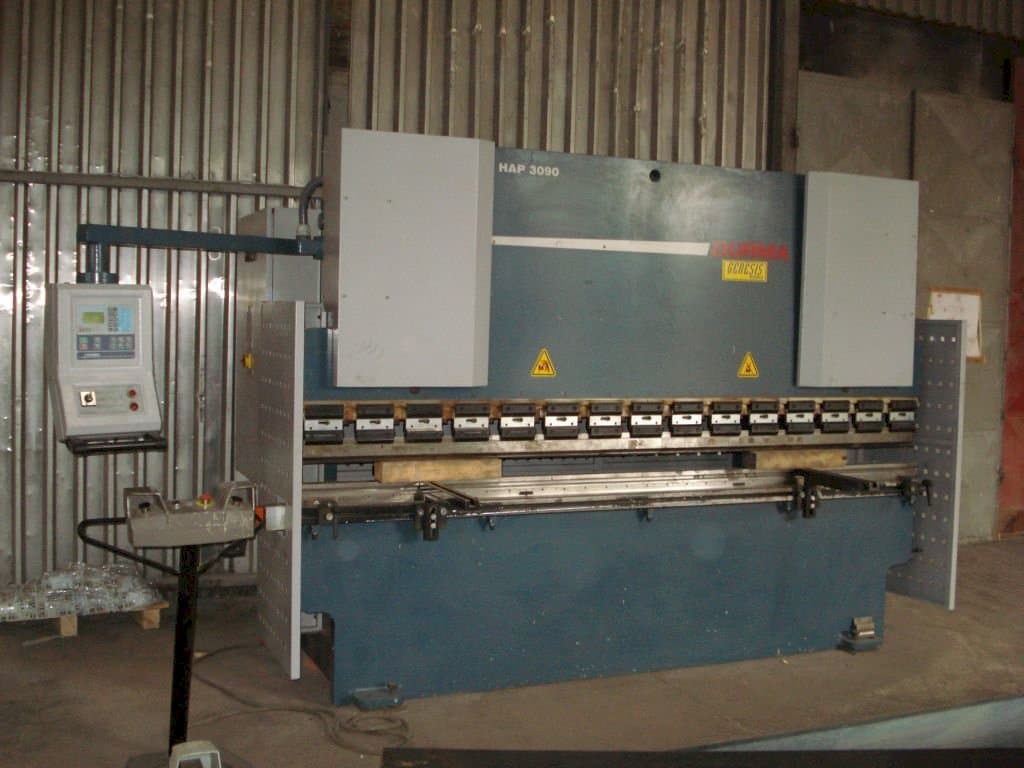 Vista frontale della macchina Durma HAP 3090