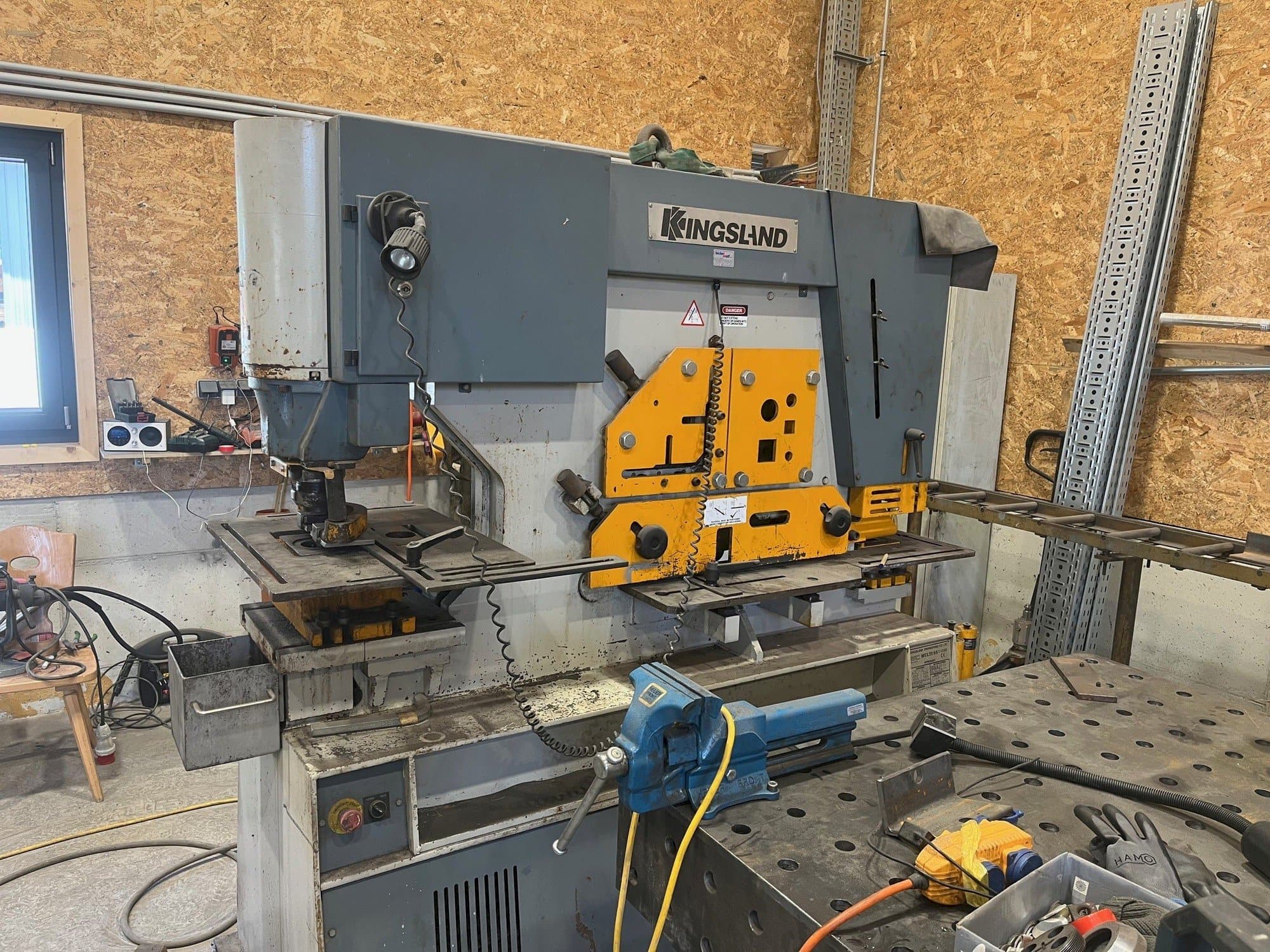 Vista frontale della macchina KINGSLAND Multi 95