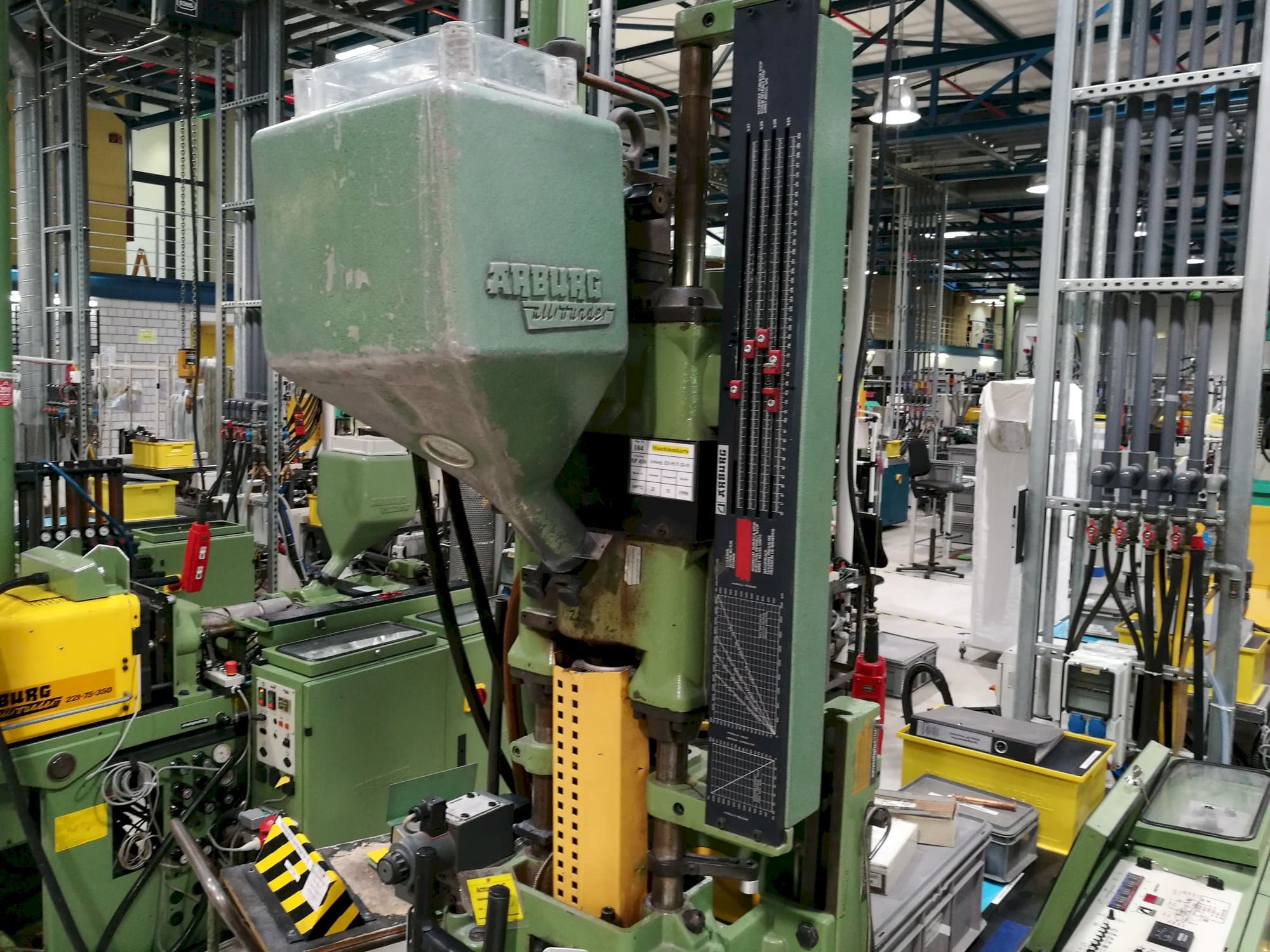 Vista lato sinistro della macchina Arburg Allrounder 221-75-350