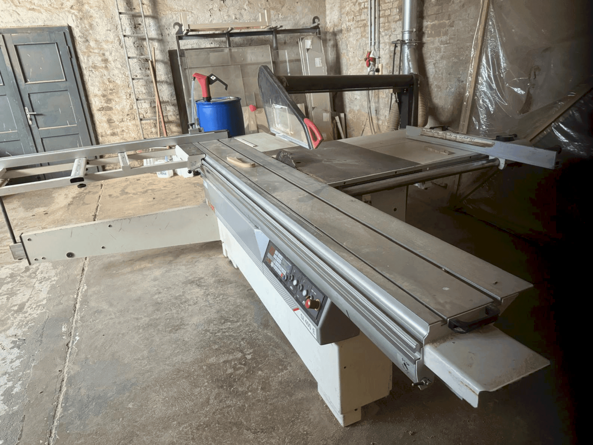 Vista frontale della macchina SCM SI 400E