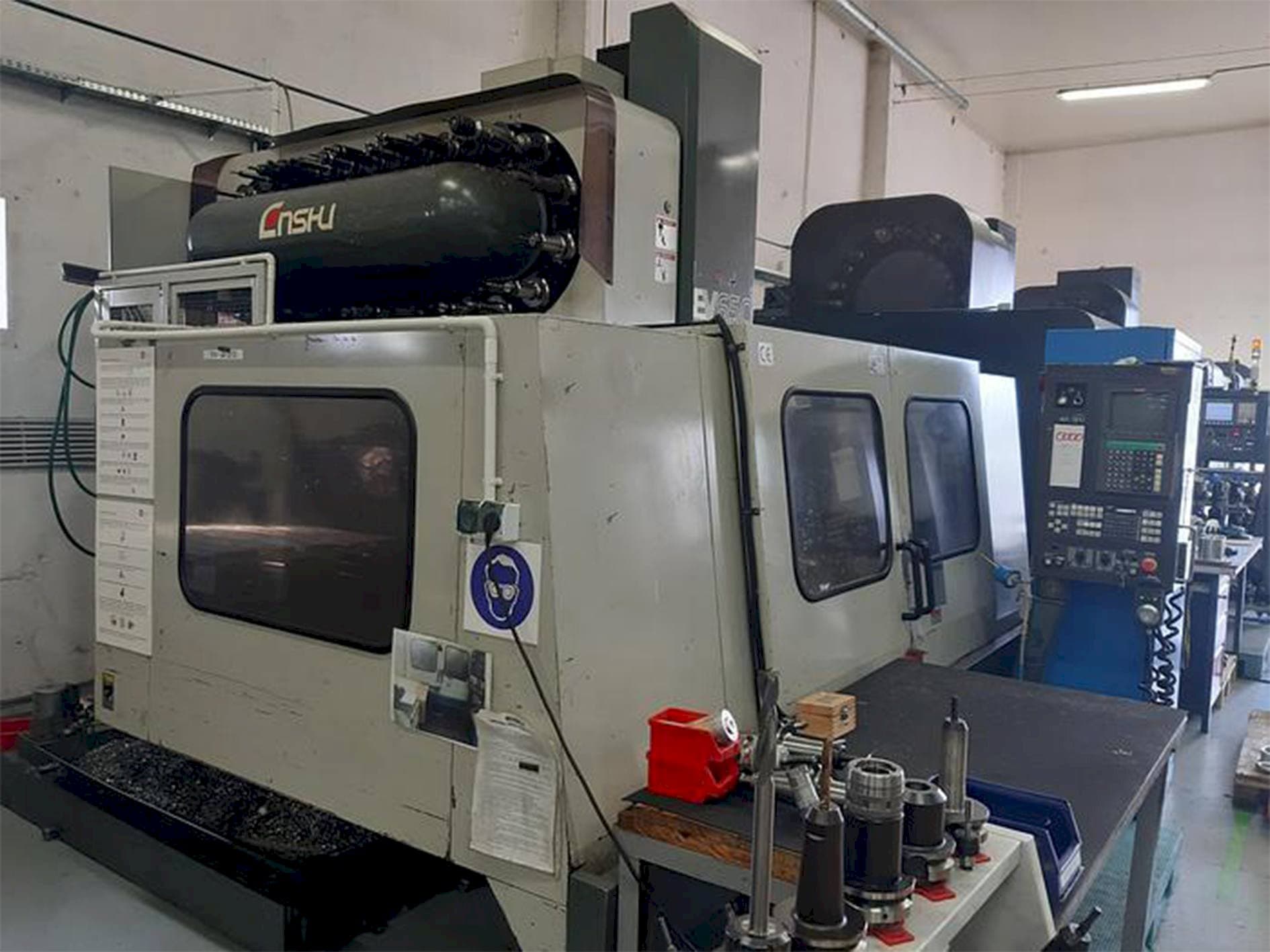 Vista frontale della macchina Enshu EV 650