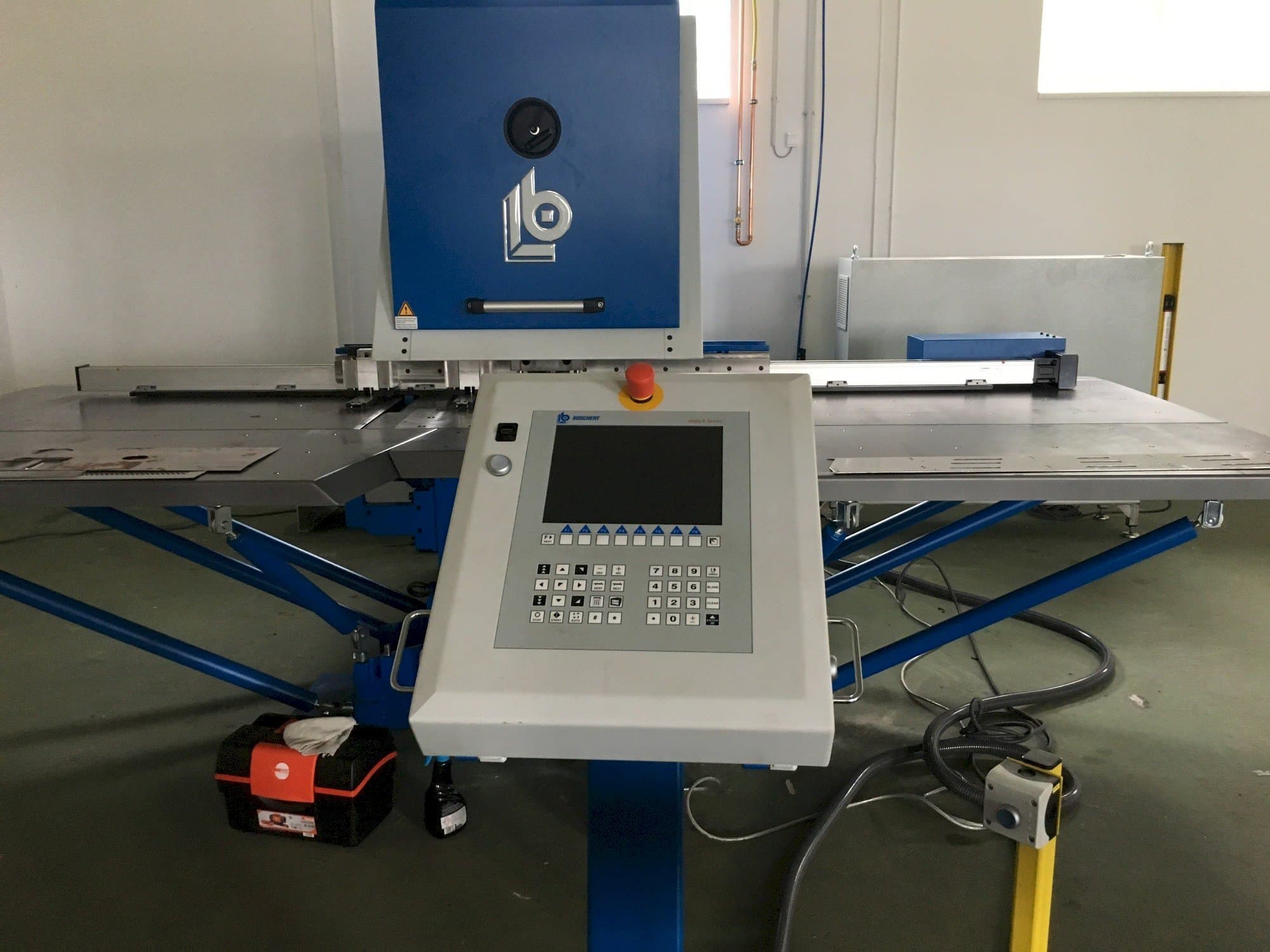 Vista frontale della macchina BOSCHERT Compact 750