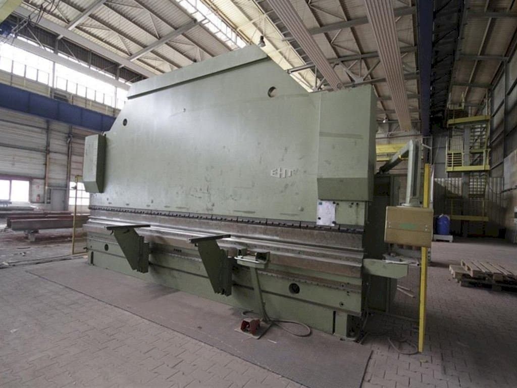 Vista laterale destra della macchina EHT Variopress 250 60