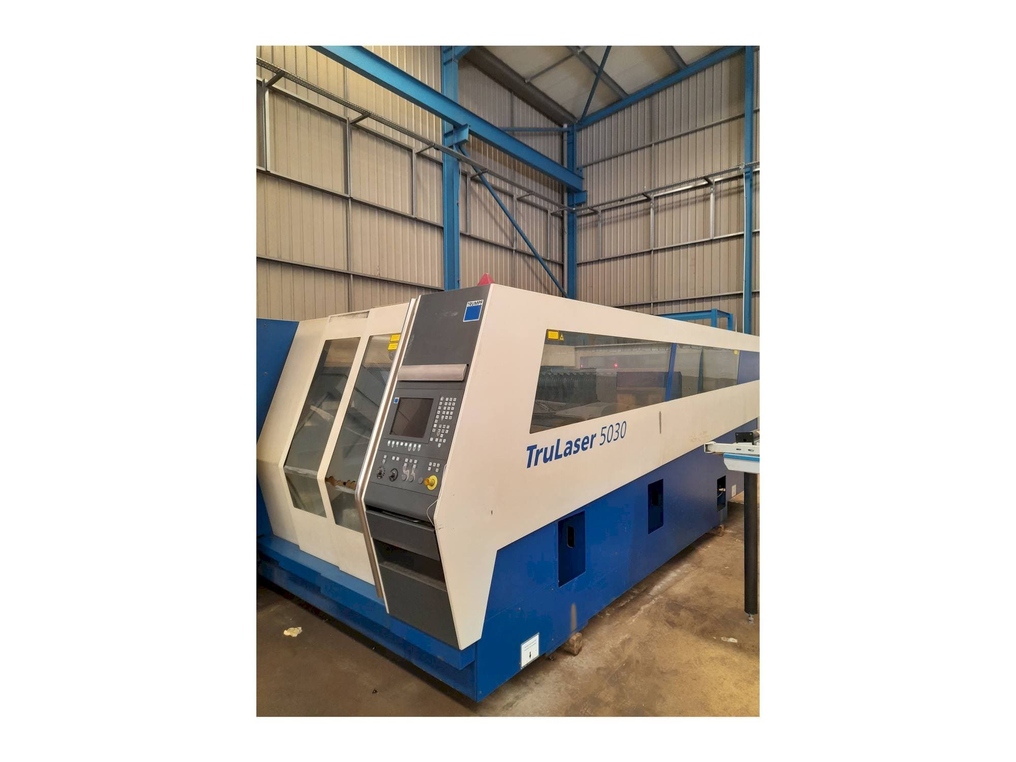 Vista frontale della macchina Trumpf Trulaser 5030