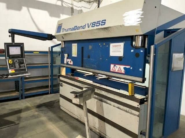 Vista frontale della macchina Trumpf TrumaBend V85S