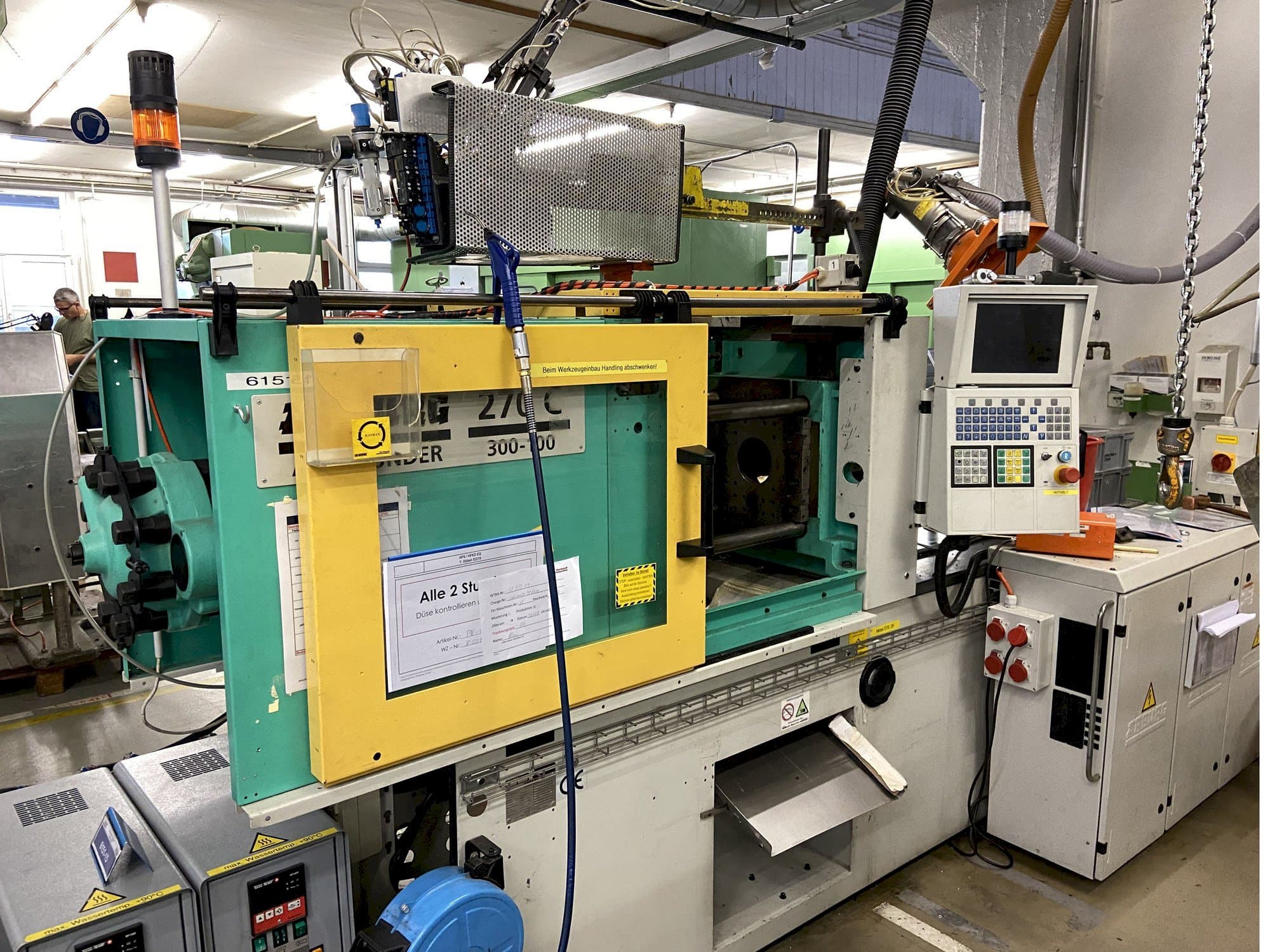 Vista frontale della macchina Arburg ALLROUNDER 270 C 300 - 100