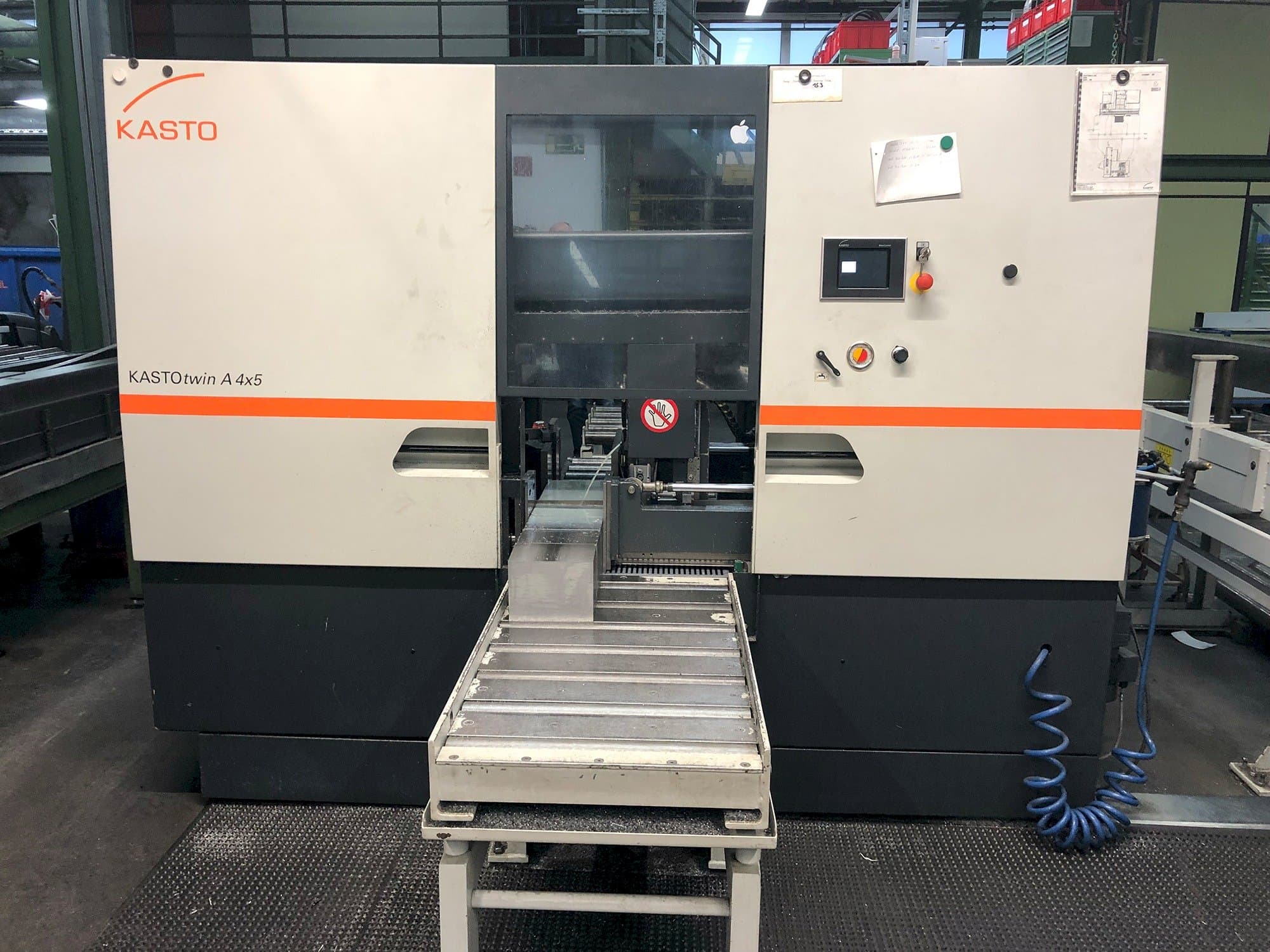 Vista frontale della macchina KASTO Twin A4x5