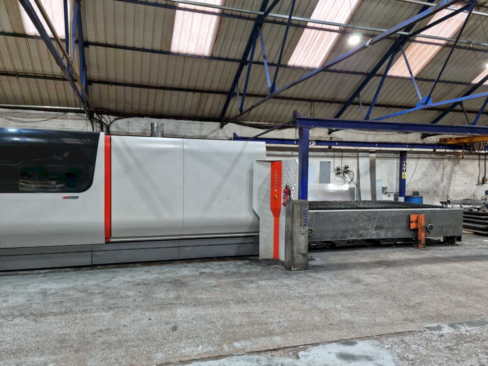 Vista frontale della macchina Bystronic Bystar Fiber 4020 10KW