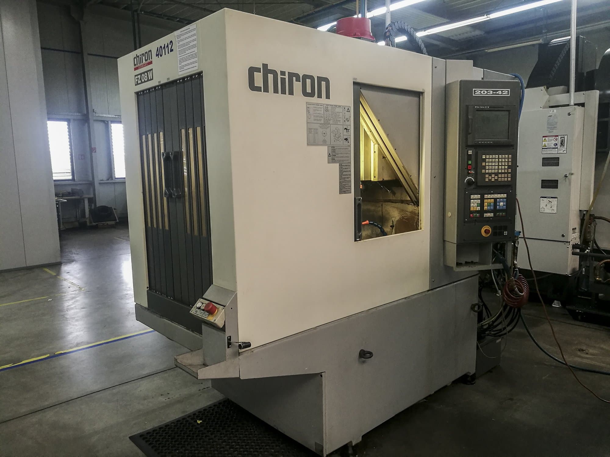 Vista lato sinistro della macchina Chiron FZ 08 W