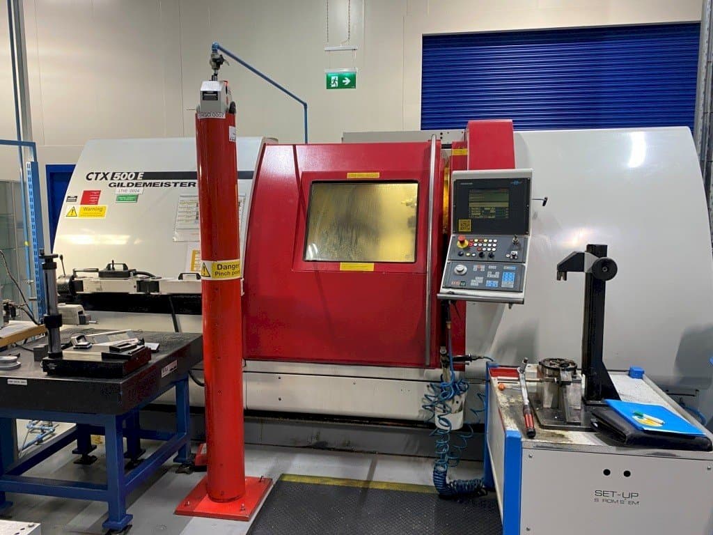 Vista frontale della macchina Gildemeister CTX-500 E