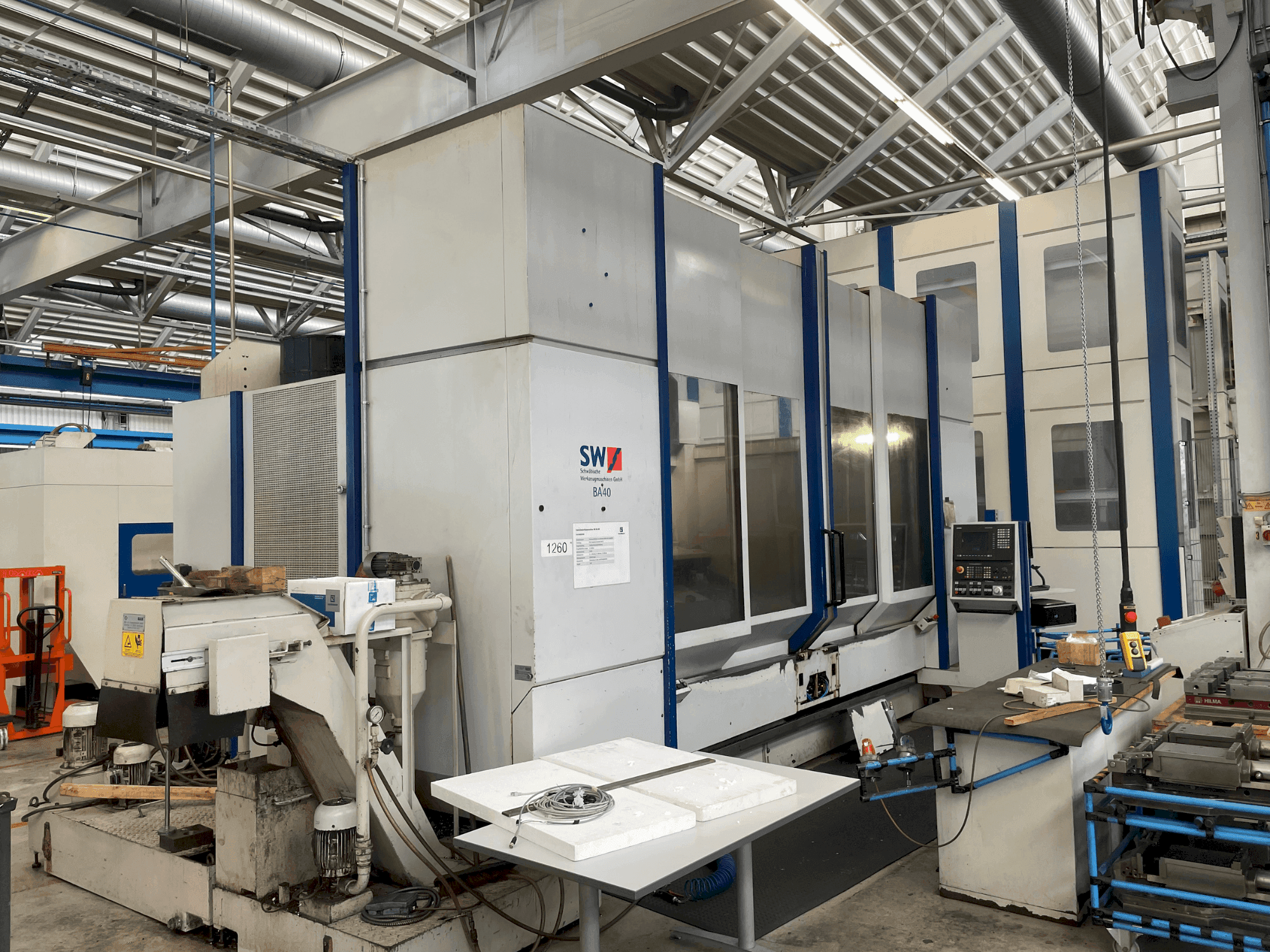 Vista frontale della macchina SW BA 40 NC