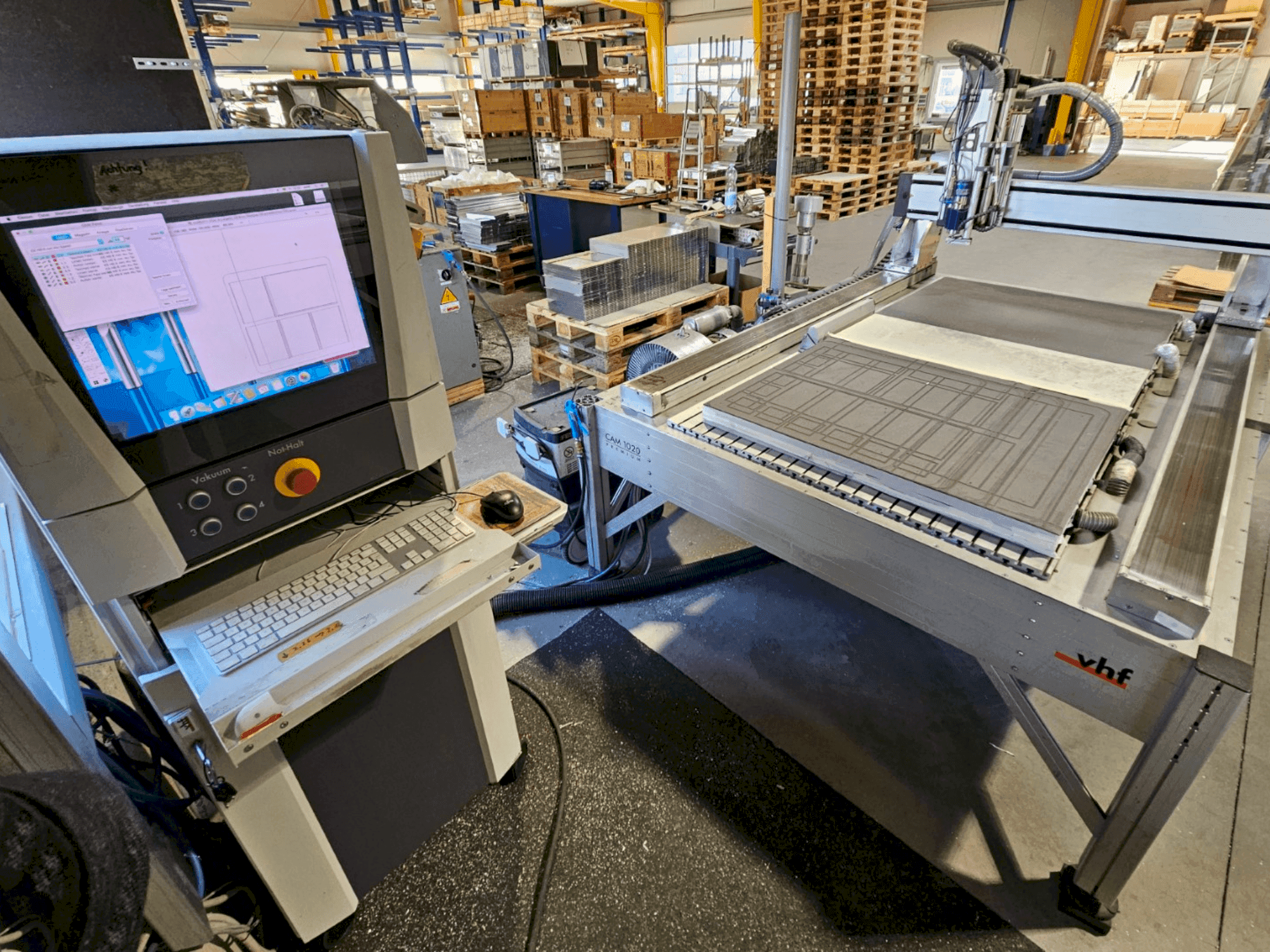 Vista frontale della macchina VHF CAM 1020 Premium