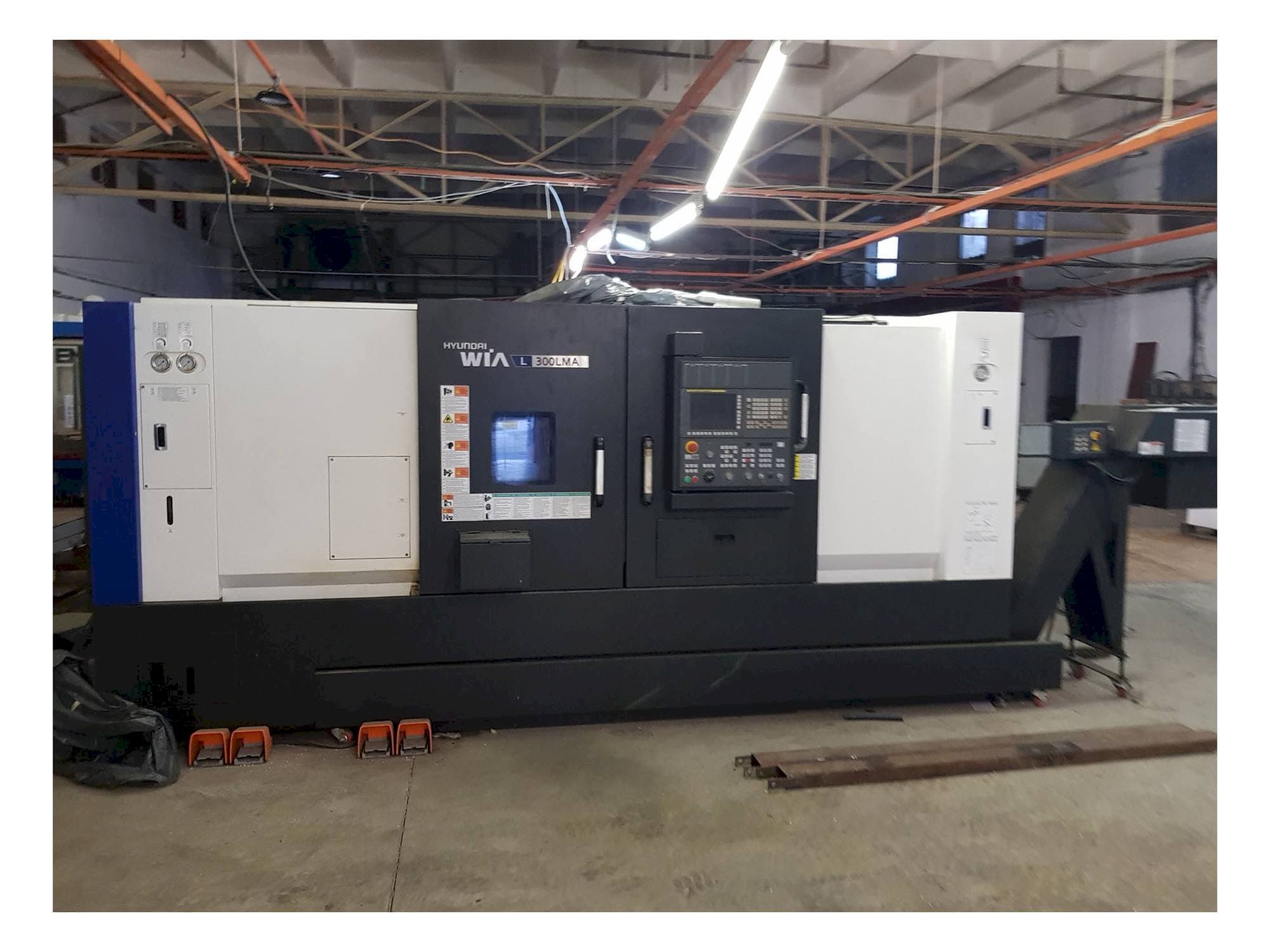 Vista frontale della macchina Hyundai Wia L300LMA