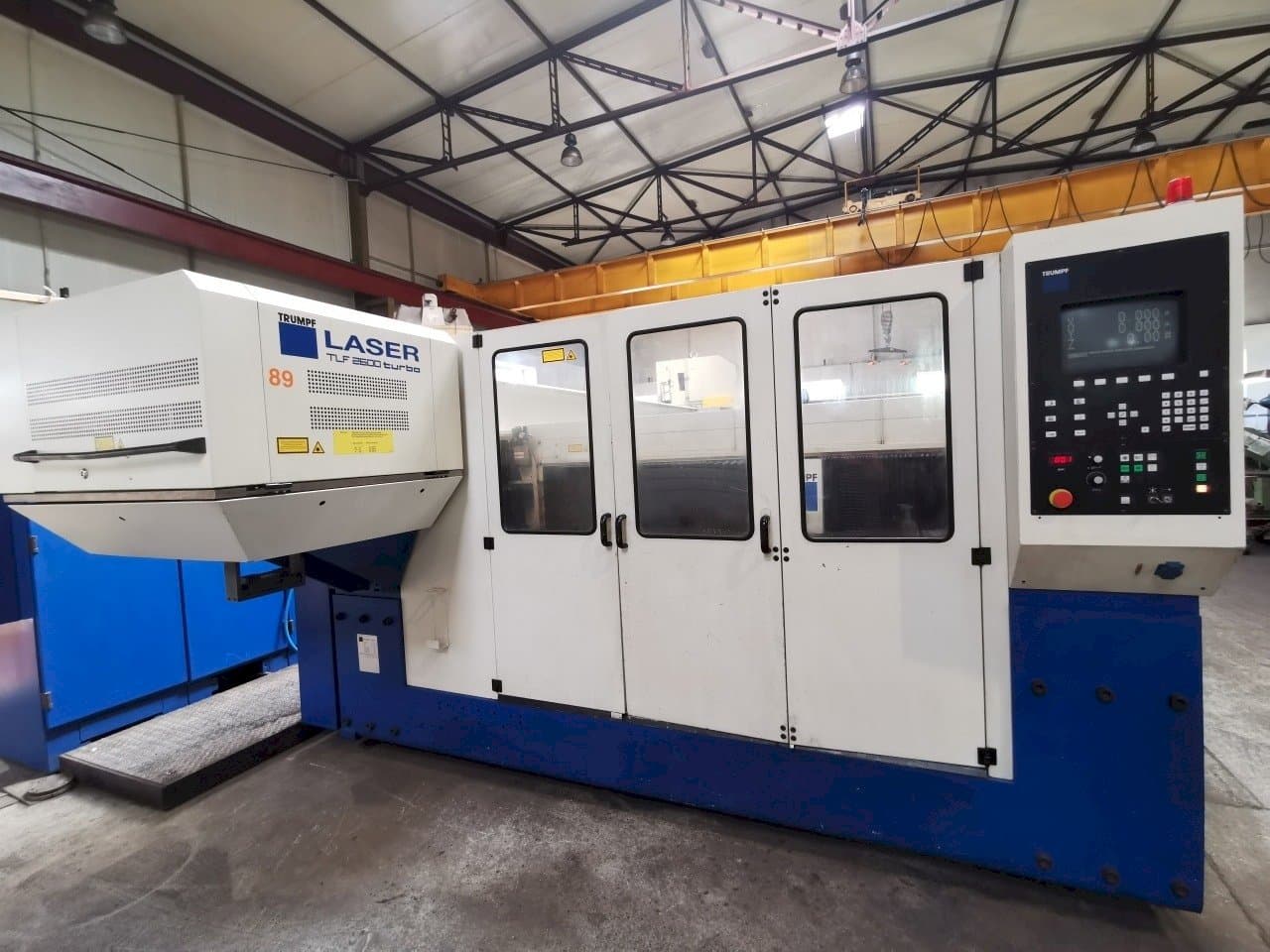 Vista frontale della macchina Trumpf Trumatic L 4030