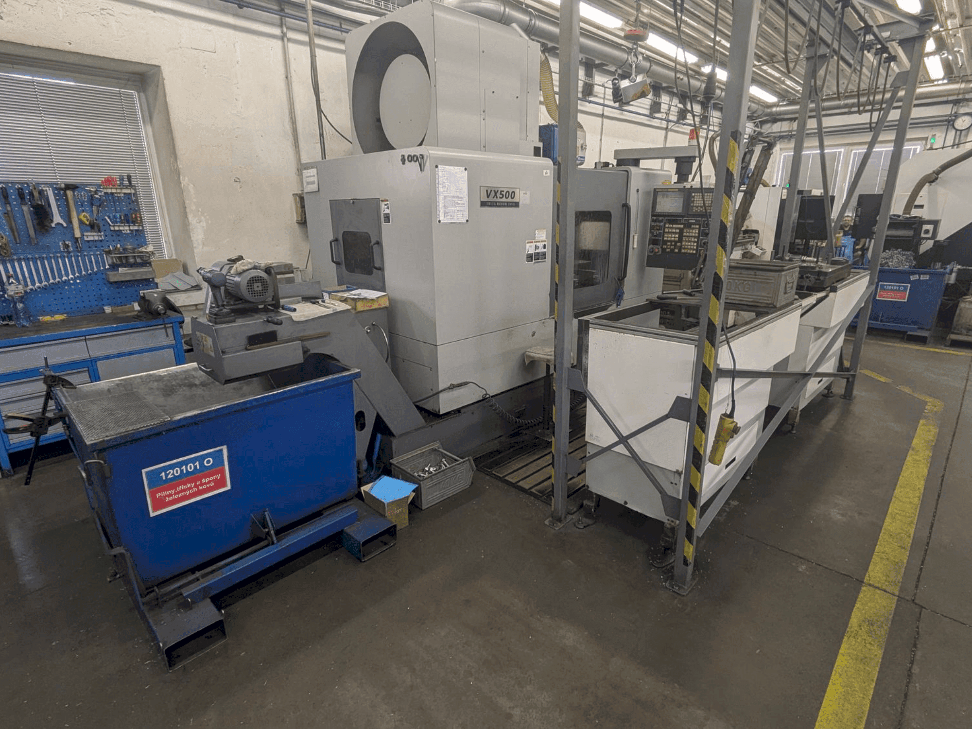 Vista frontale della macchina HYUNDAI KIA VX500