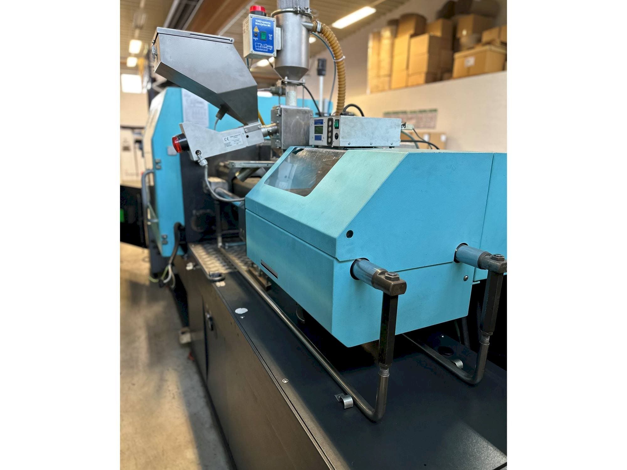 Vista frontale della macchina DEMAG Concept 80/370-120