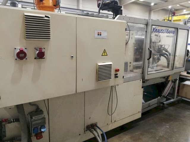 Vista frontale della macchina Krauss Maffei 80/220 C1