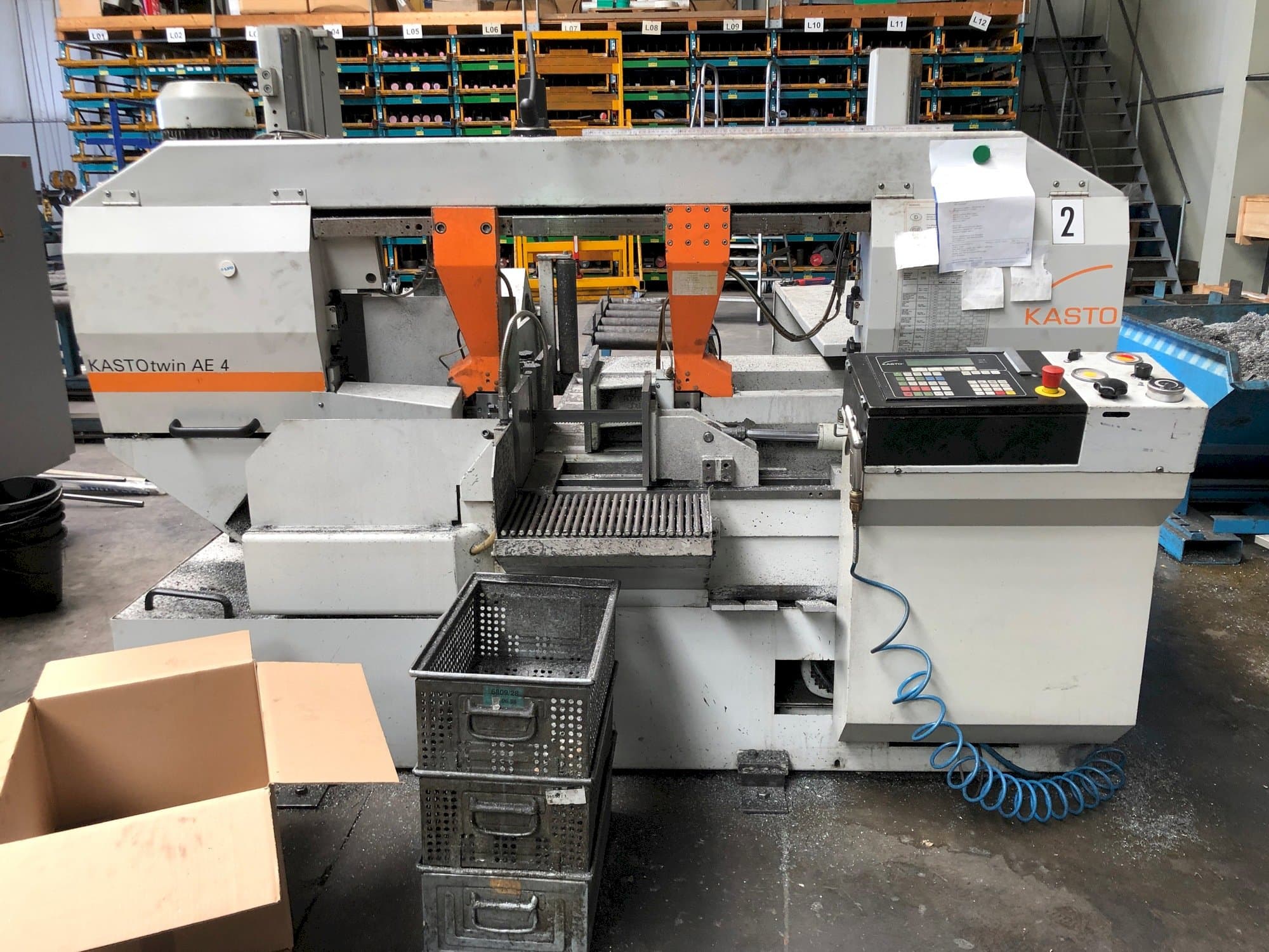 Vista frontale della macchina KASTO twin AE 4