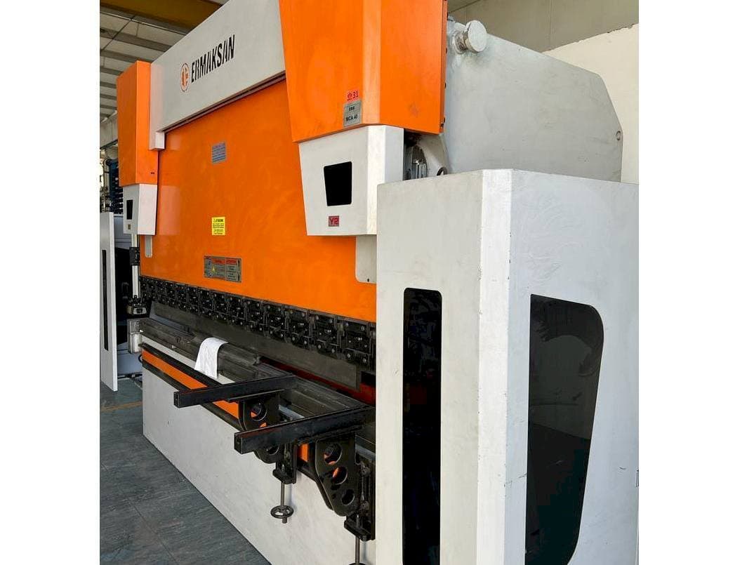 Vista frontale della macchina ERMAKSAN Speed Bend Pro 3100x175