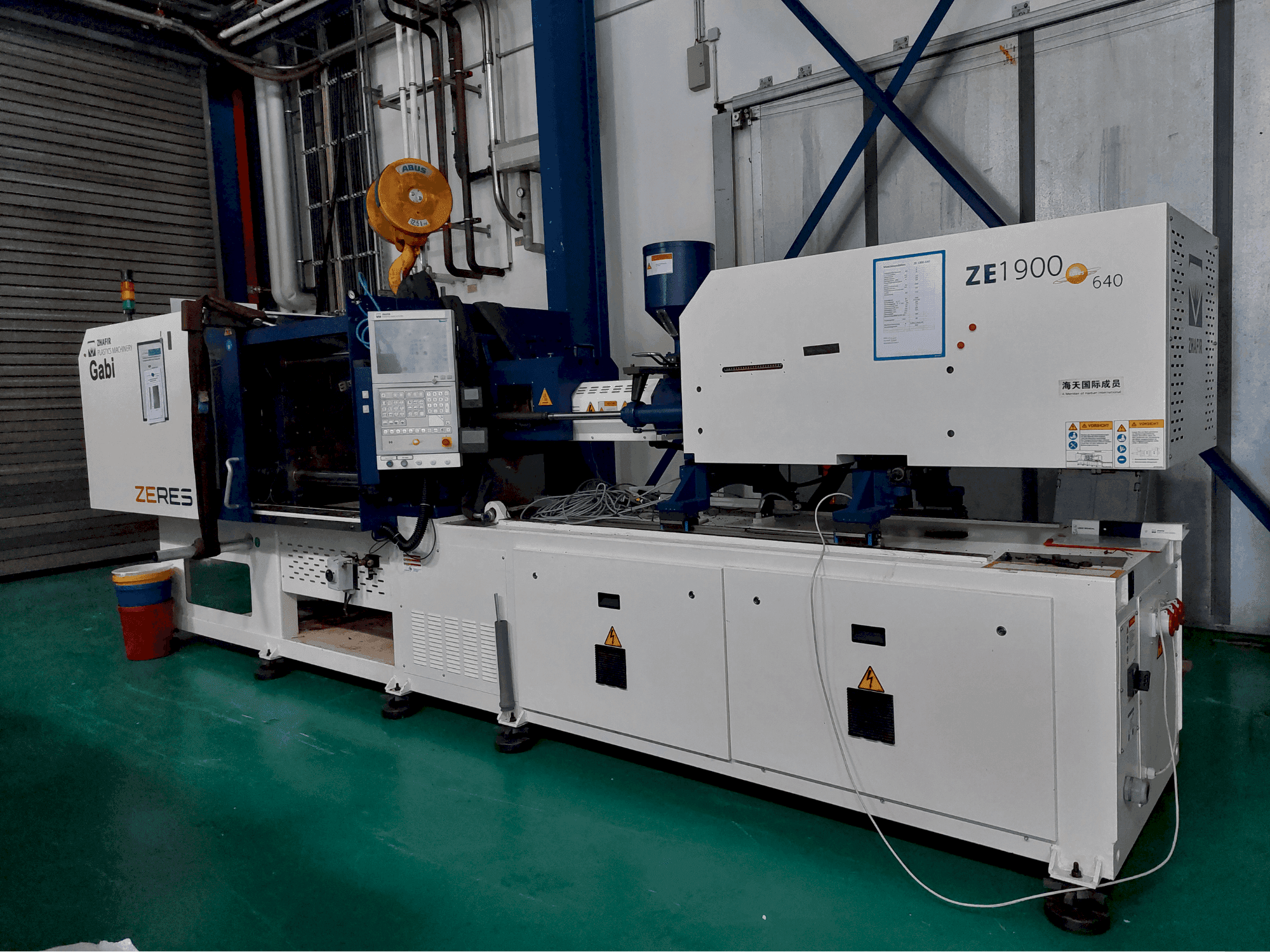 Vista frontale della macchina HAITIAN ZHAFIR ZERES ZE1900