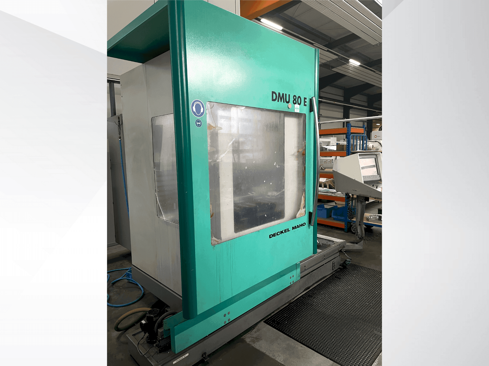 Vista frontale della macchina DECKEL DMU 80 E