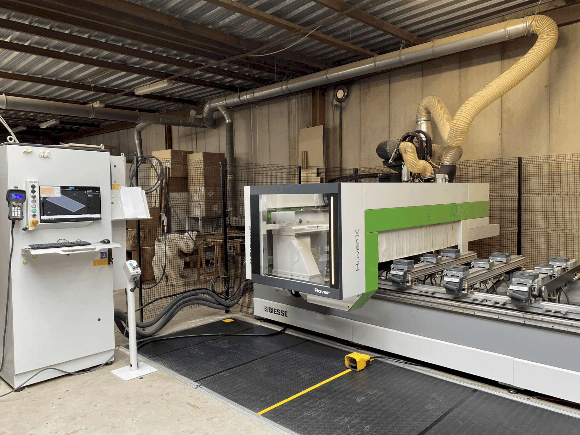 Vista frontale della macchina BIESSE Rover K Smart 1532