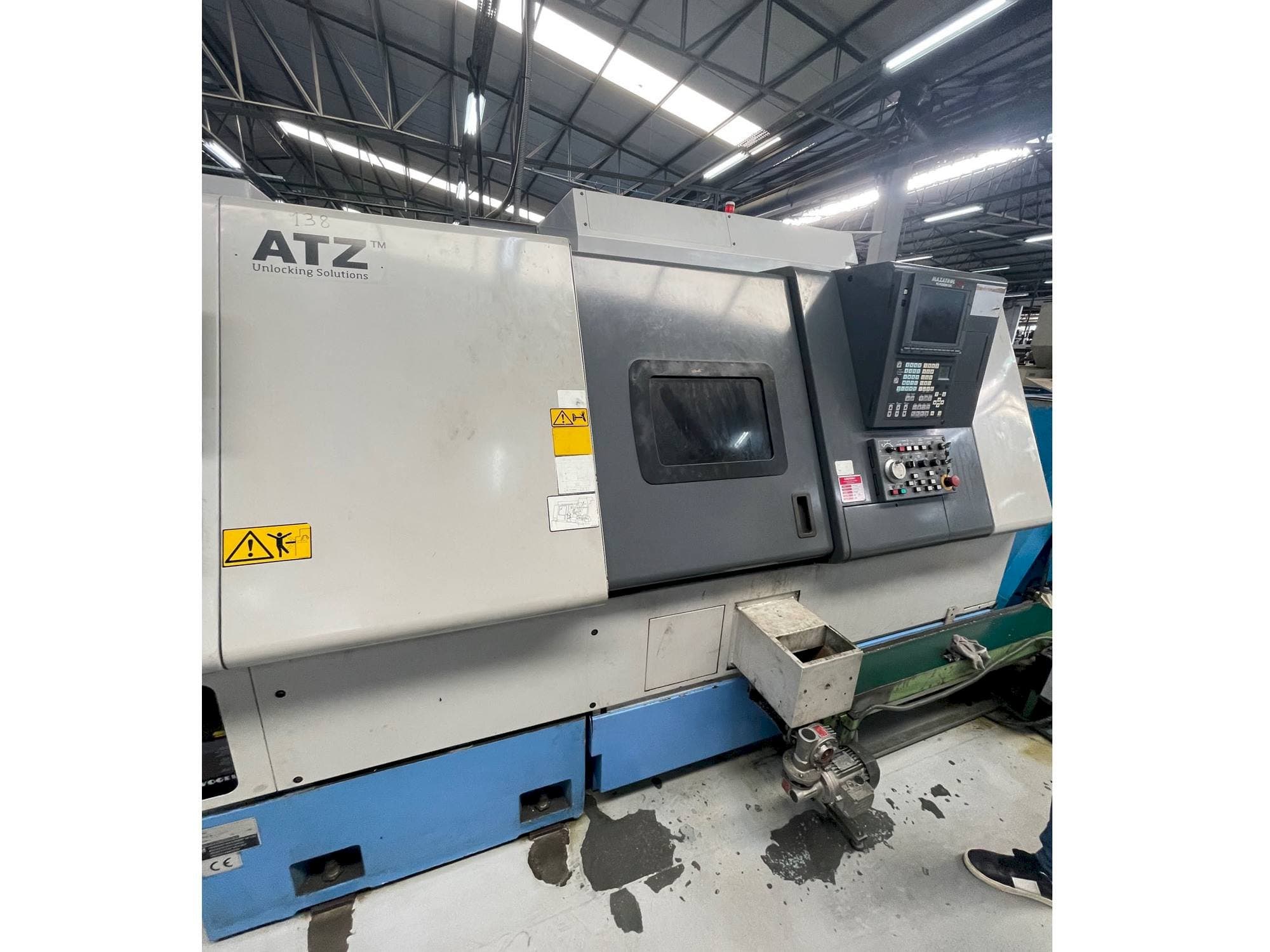 Vista lato sinistro della macchina Mazak SQT 250MS