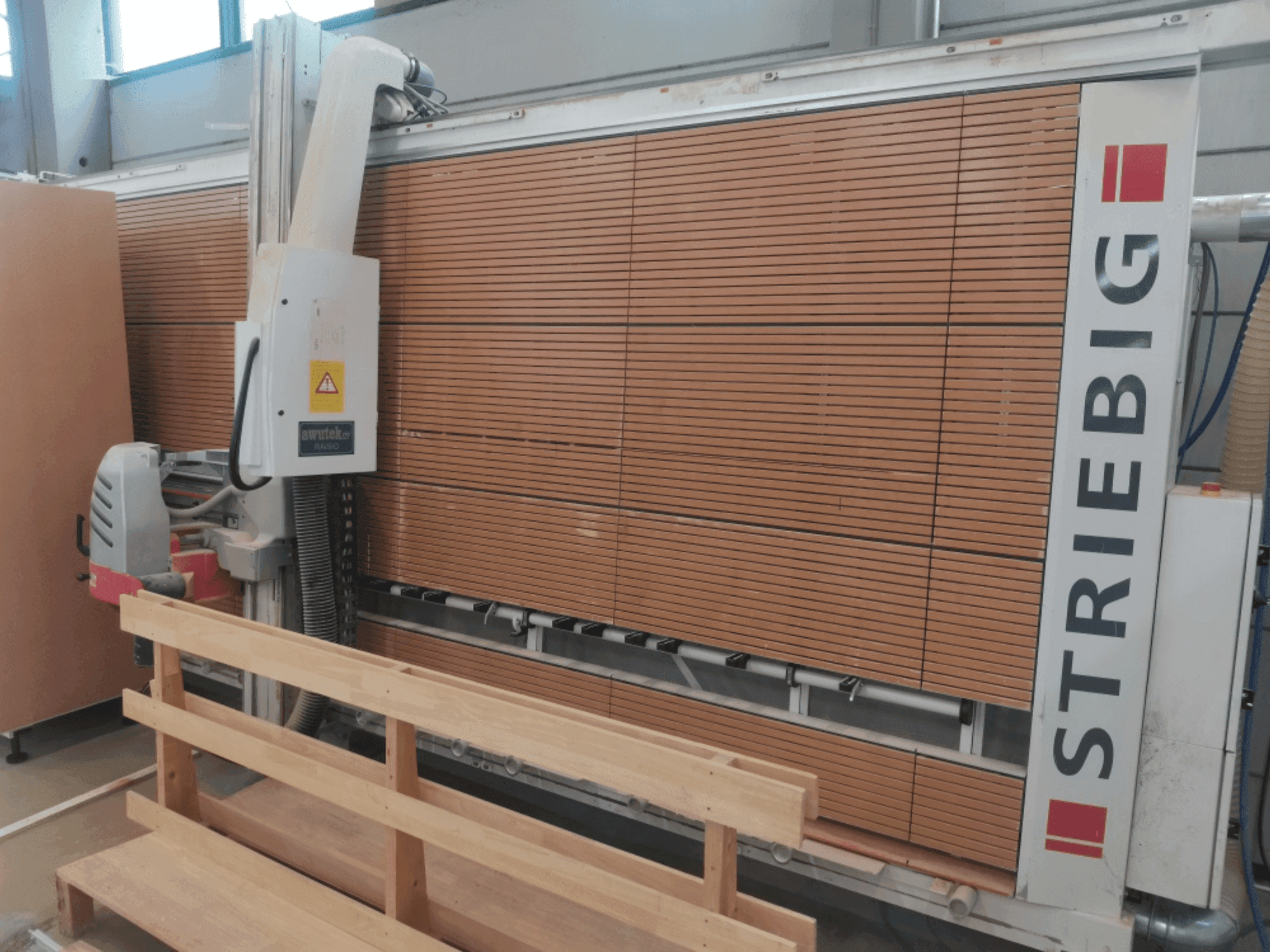 Vista frontale della macchina STRIEBIG CONTROL 6224