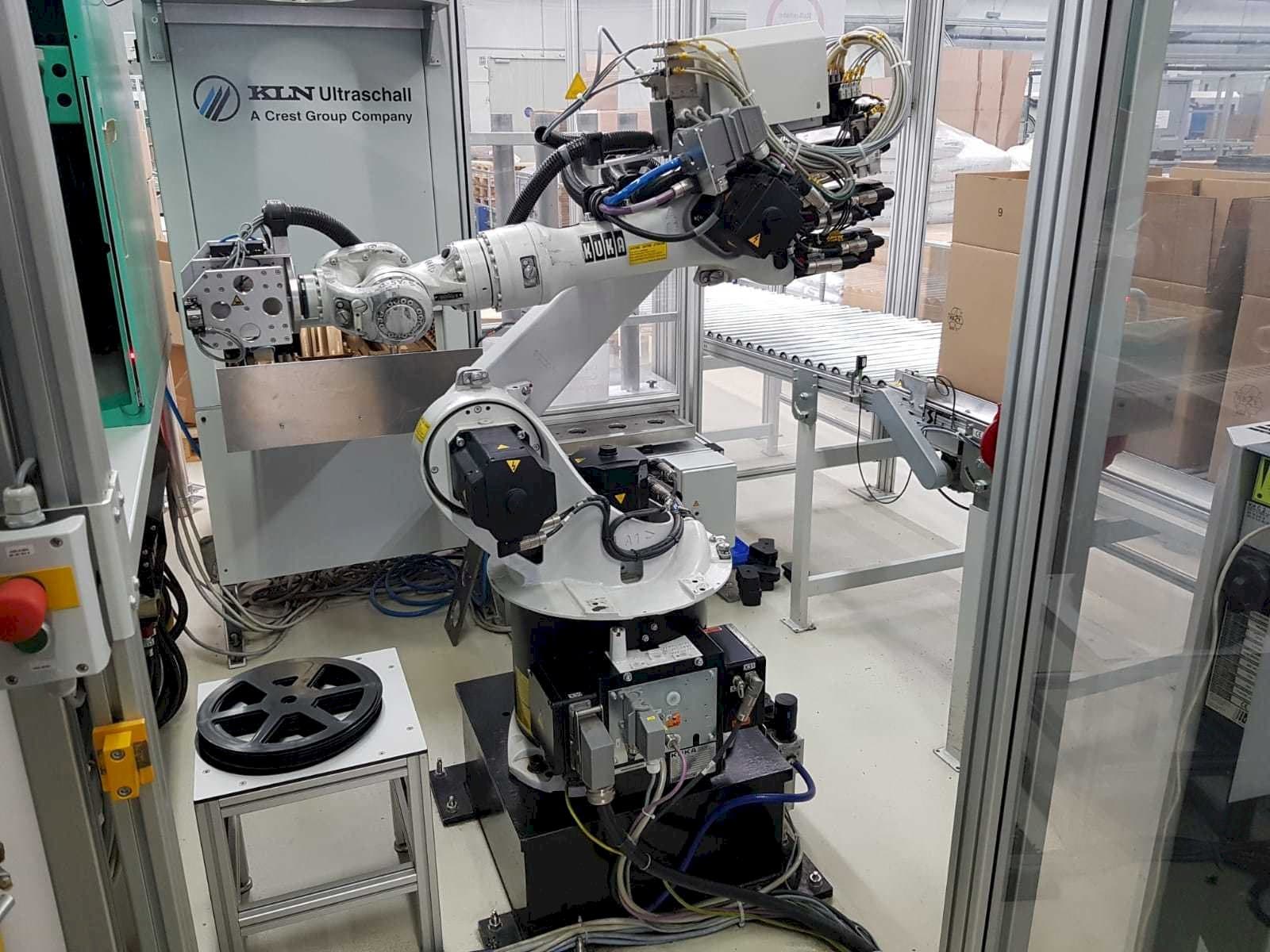 Vista frontale della macchina KUKA KR 16