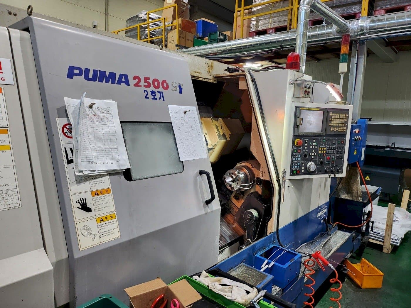 Vista frontale della macchina DOOSAN PUMA 2500SY