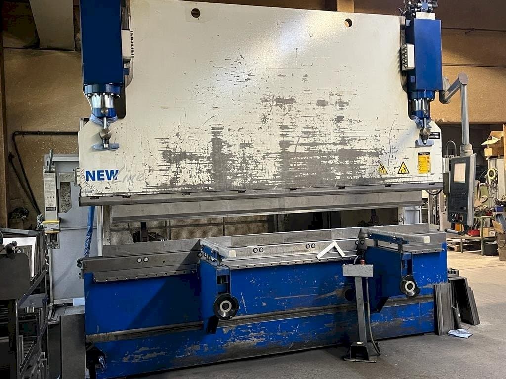 Vista frontale della macchina GWF MENGELE HB 175-30/35