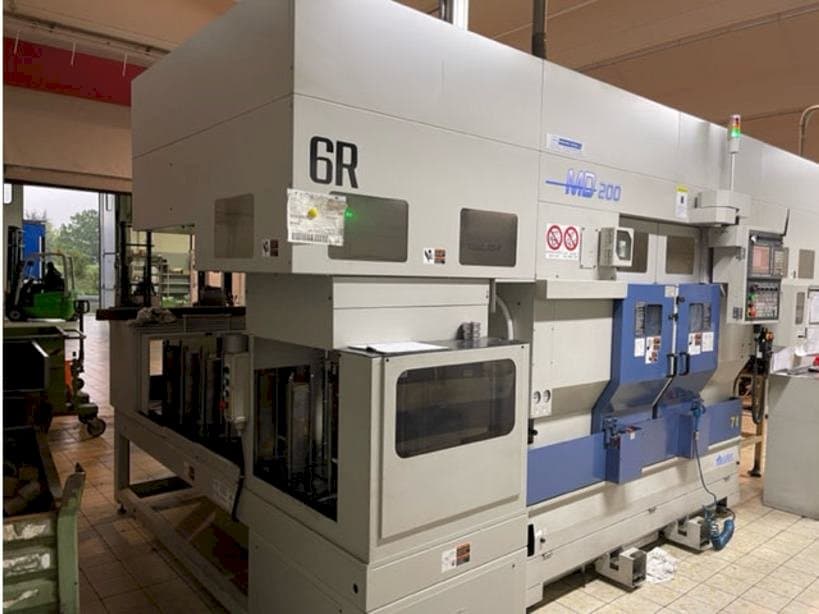 Vista frontale della macchina Muratec MD 200