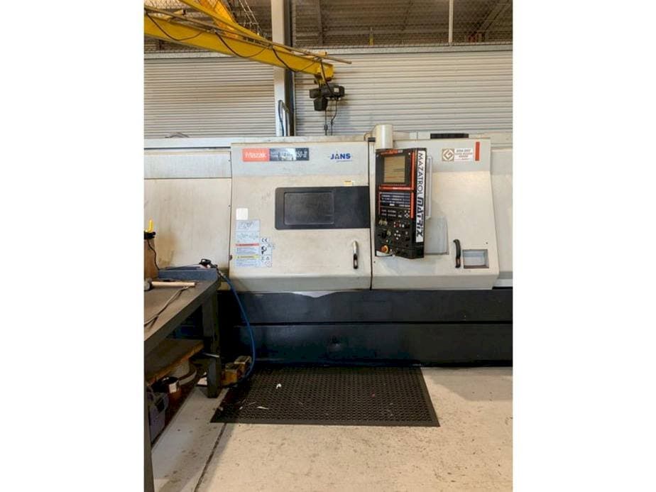 Vista frontale della macchina Mazak QUICK TURN NEXUS 450 II