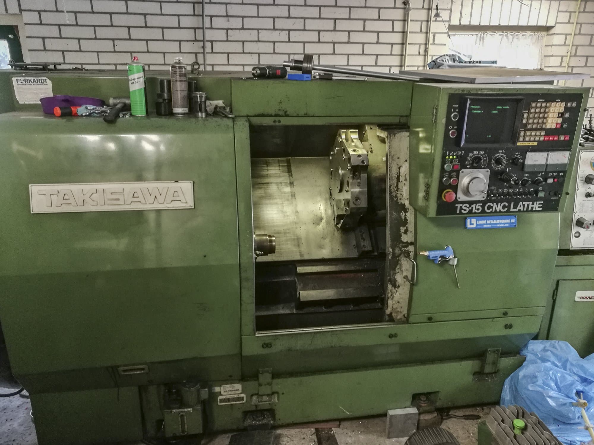 Vista frontale della macchina Takisawa TS-15