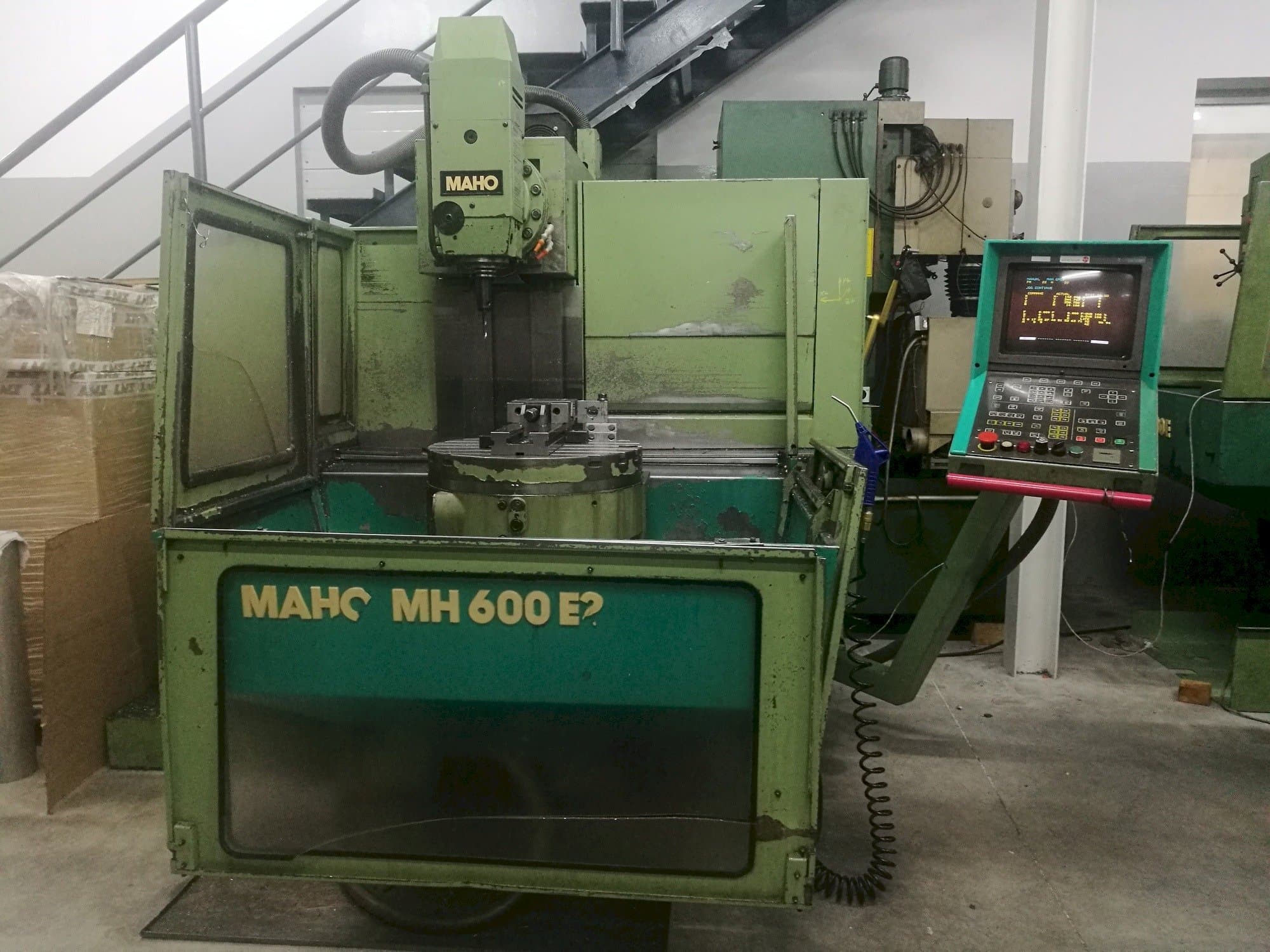 Vista frontale della macchina Maho MH 600 E2