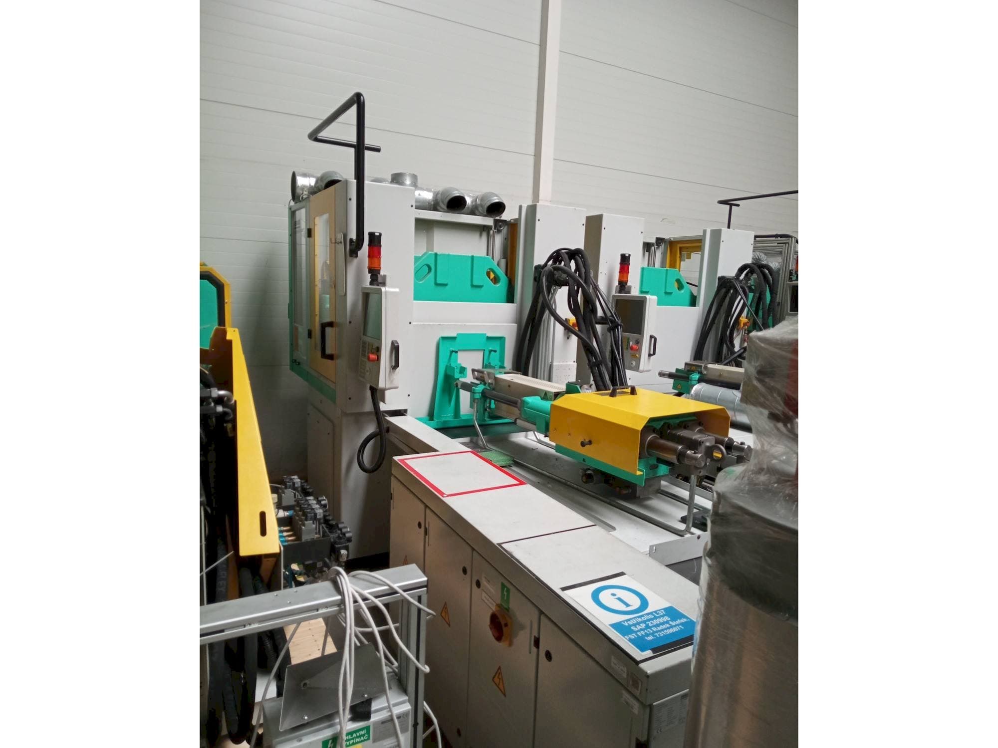 Vista frontale della macchina Arburg Allrounder 1200T-800-170