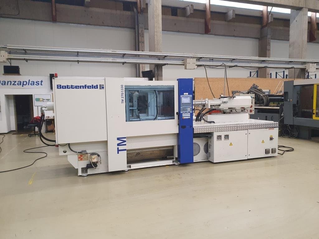 Vista frontale della macchina Battenfeld TM 2700 / 1330 B4