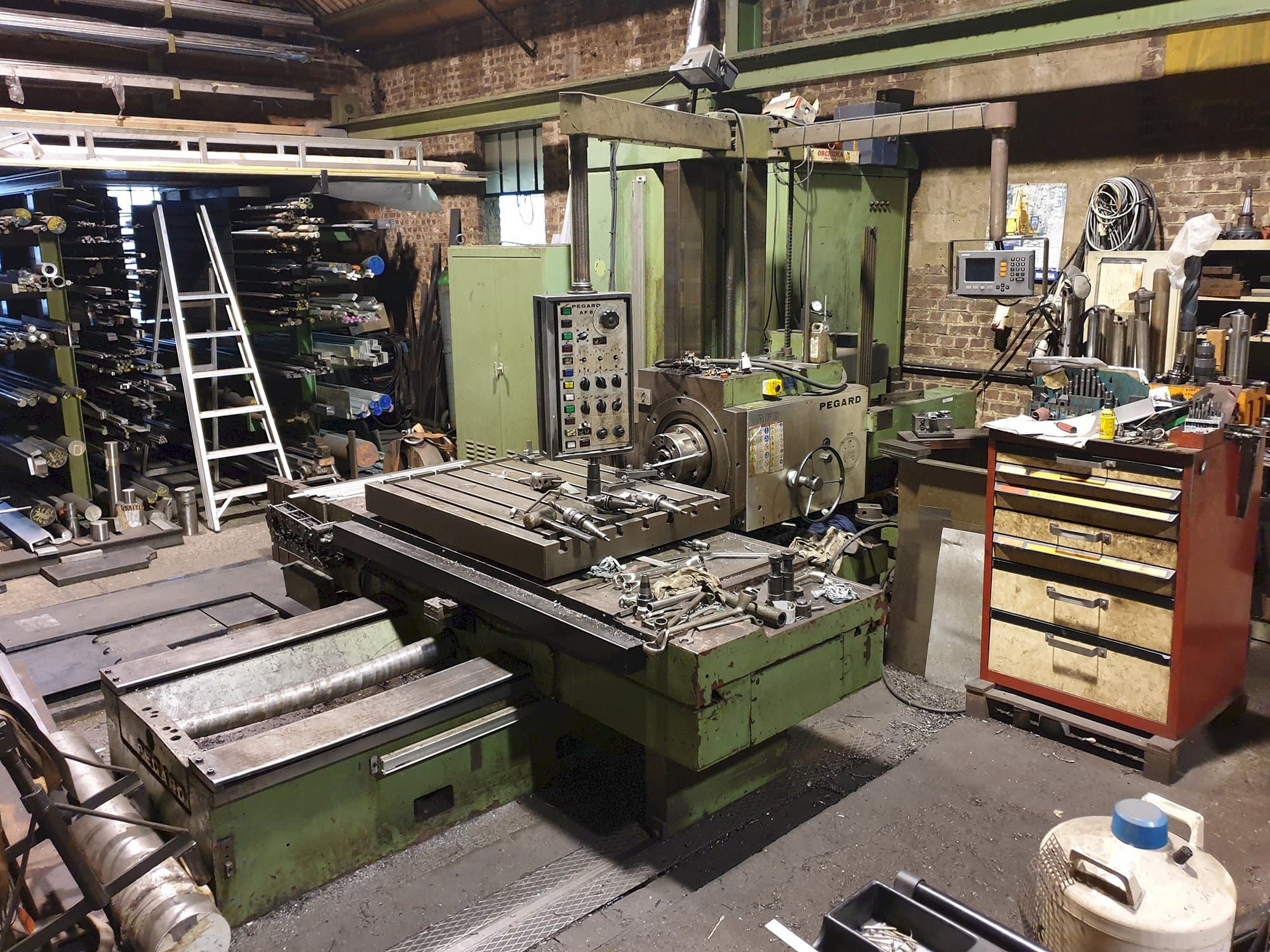 Vista frontale della macchina PEGARD AF 8