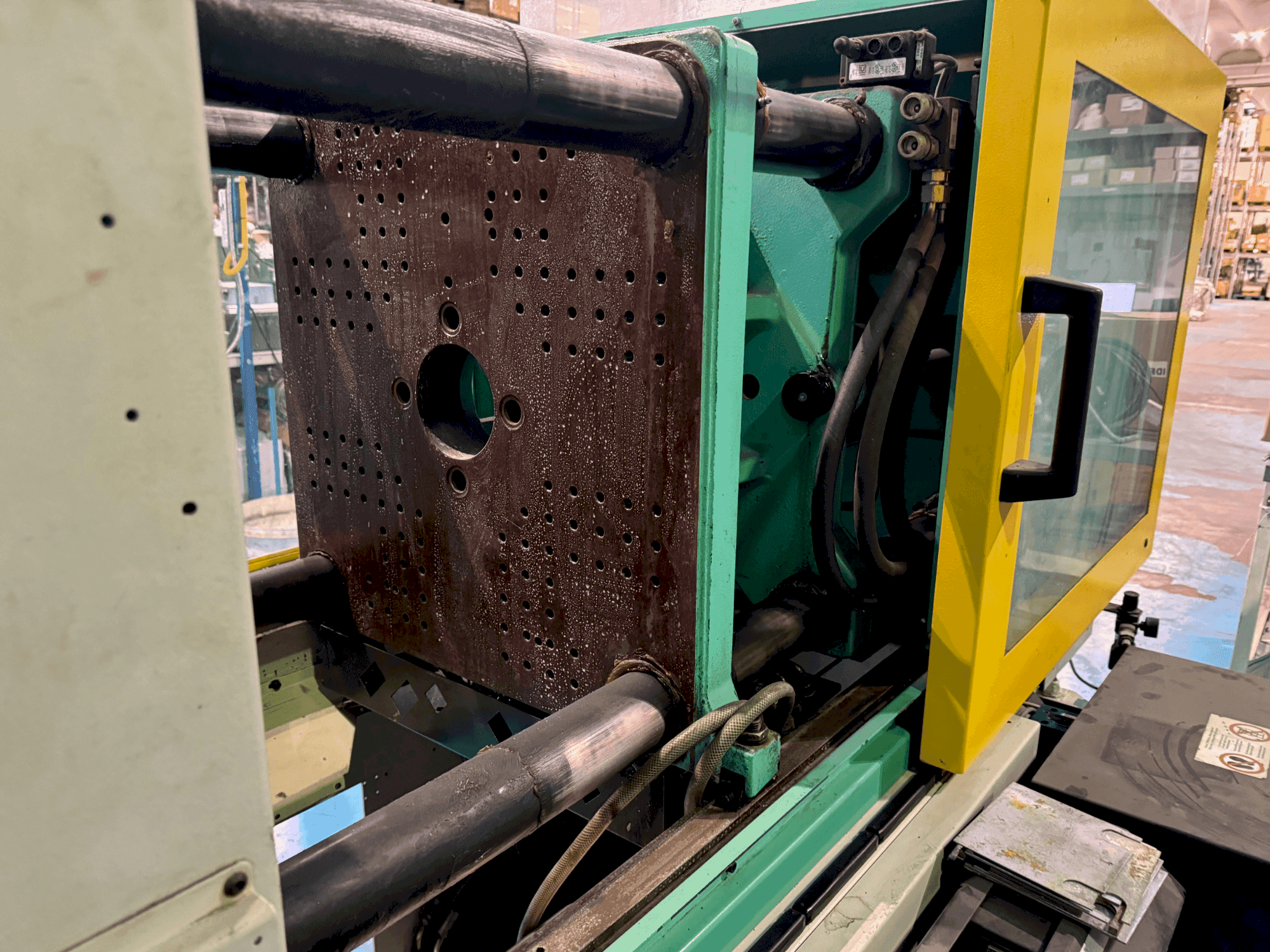 Vista frontale della macchina Arburg ALLROUNDER CENTEX 470 C 1500-800