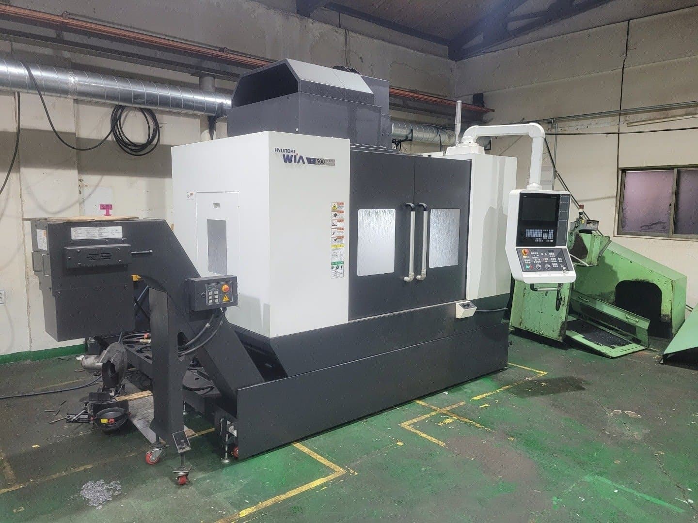 Vista frontale della macchina Hyundai Wia F500 PLUS